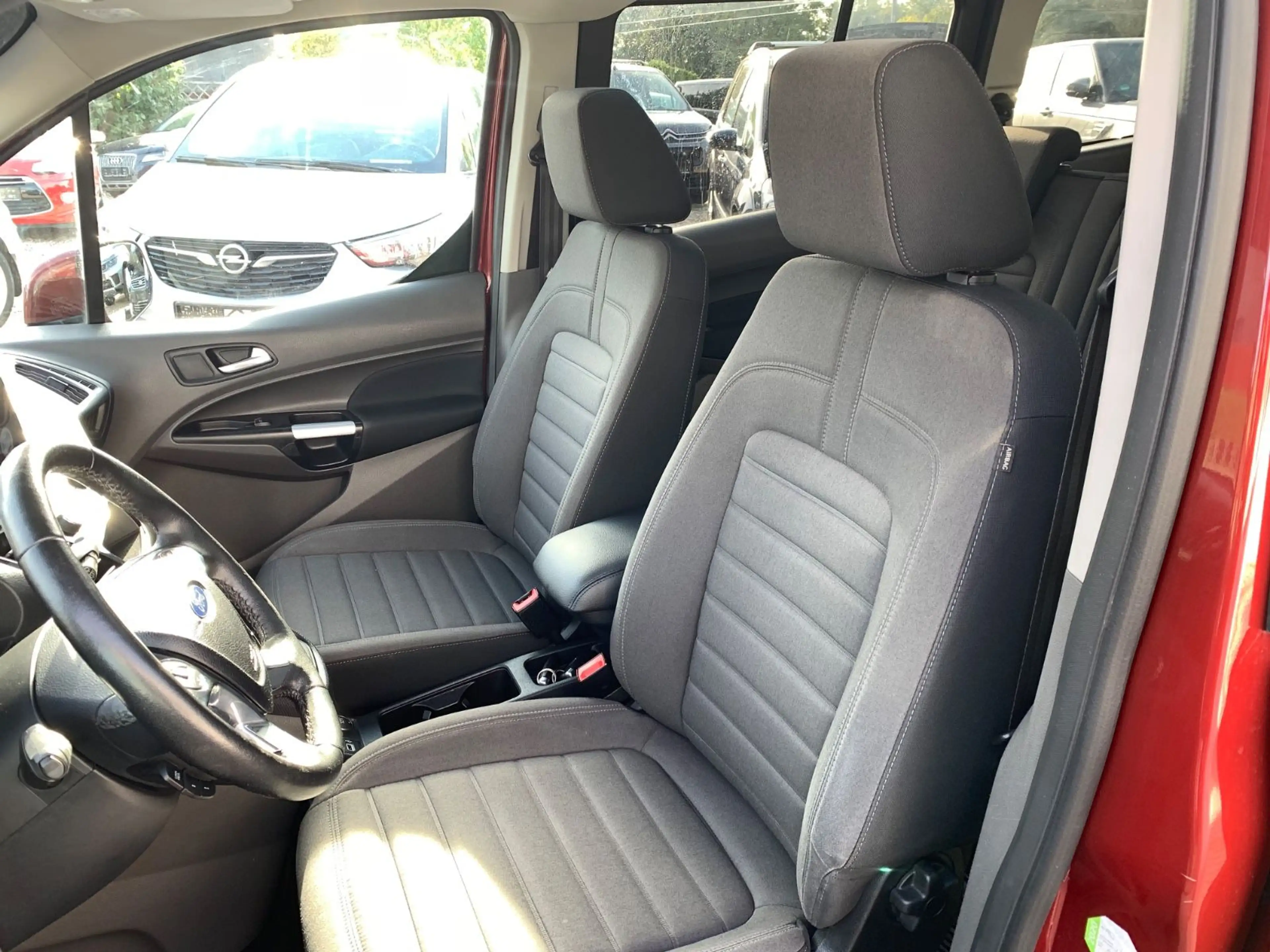 Ford Tourneo Connect 1,5 TDCi L2 Aut. Titanium 7Sitze — photo 9
