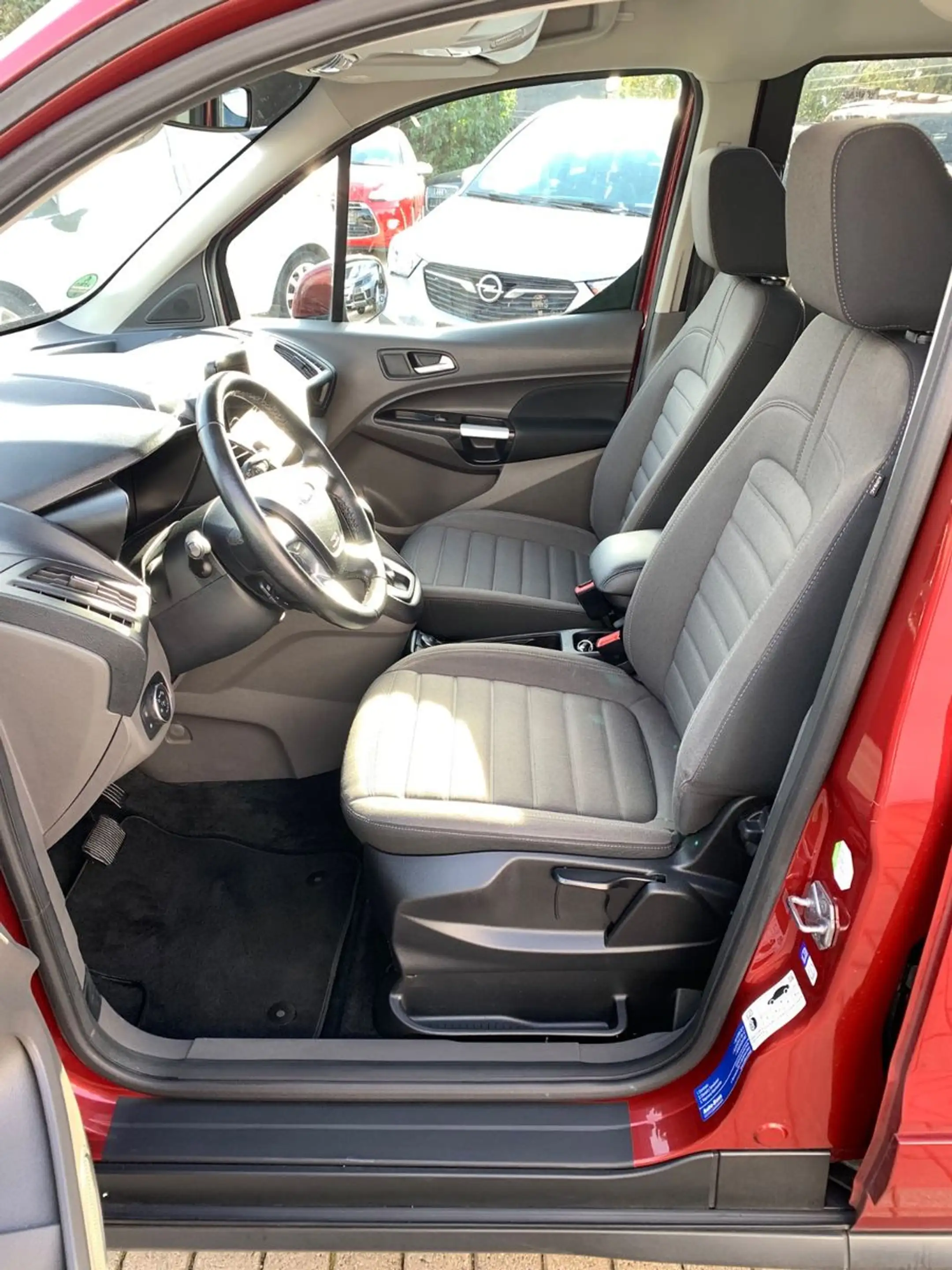 Ford Tourneo Connect 1,5 TDCi L2 Aut. Titanium 7Sitze — photo 10