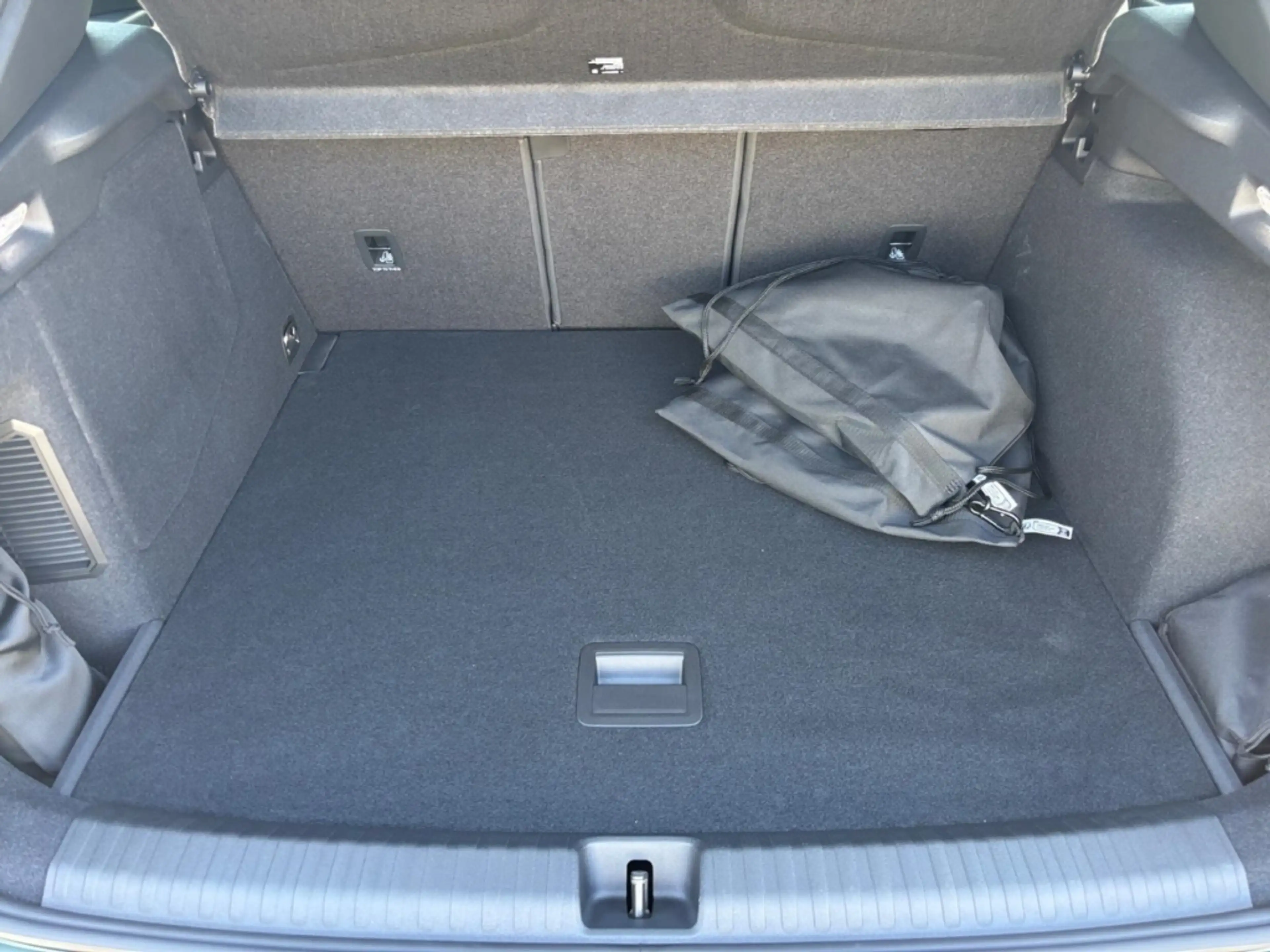 CUPRA Terramar VZ 1.5 e-Hybr. Tribe Ed. HD-M. Pano AHK — photo 9