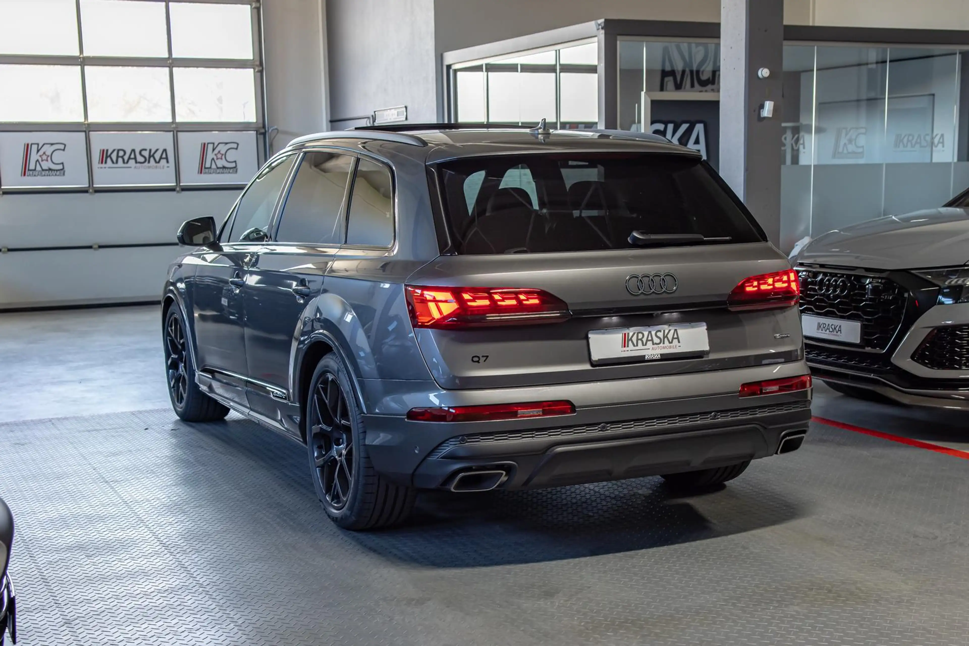 Audi Q7 50 TDI quattro S-Line SHZ - AHK- PANO MATRIX — photo 11