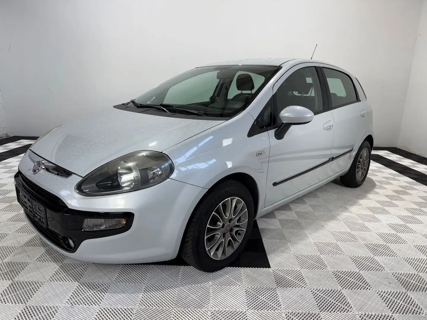 Fiat Punto 1.2  MyLife°Klima°1Hand°53TKm°Navi° Grau - 1