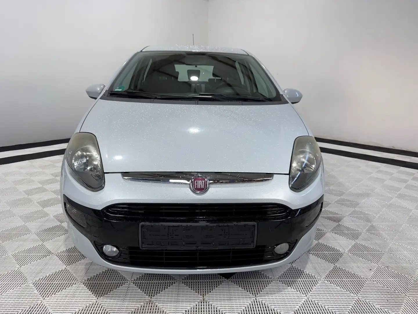 Fiat Punto 1.2  MyLife°Klima°1Hand°53TKm°Navi° Grau - 2