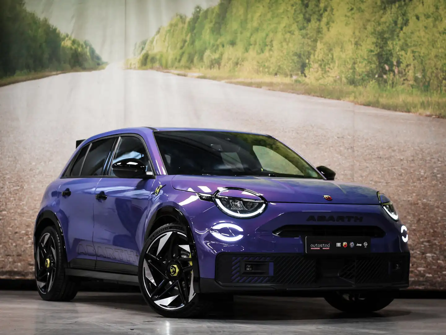 Abarth 600e Scorpionissima Mauve - 2