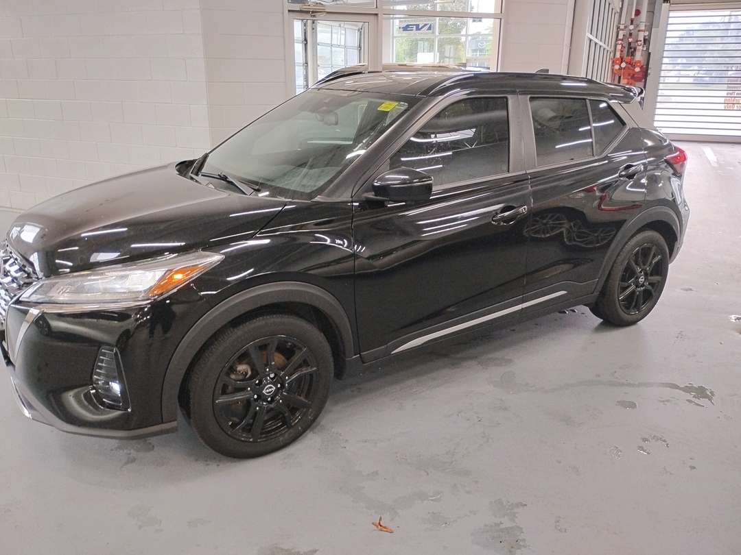 2023 Nissan Kicks SR