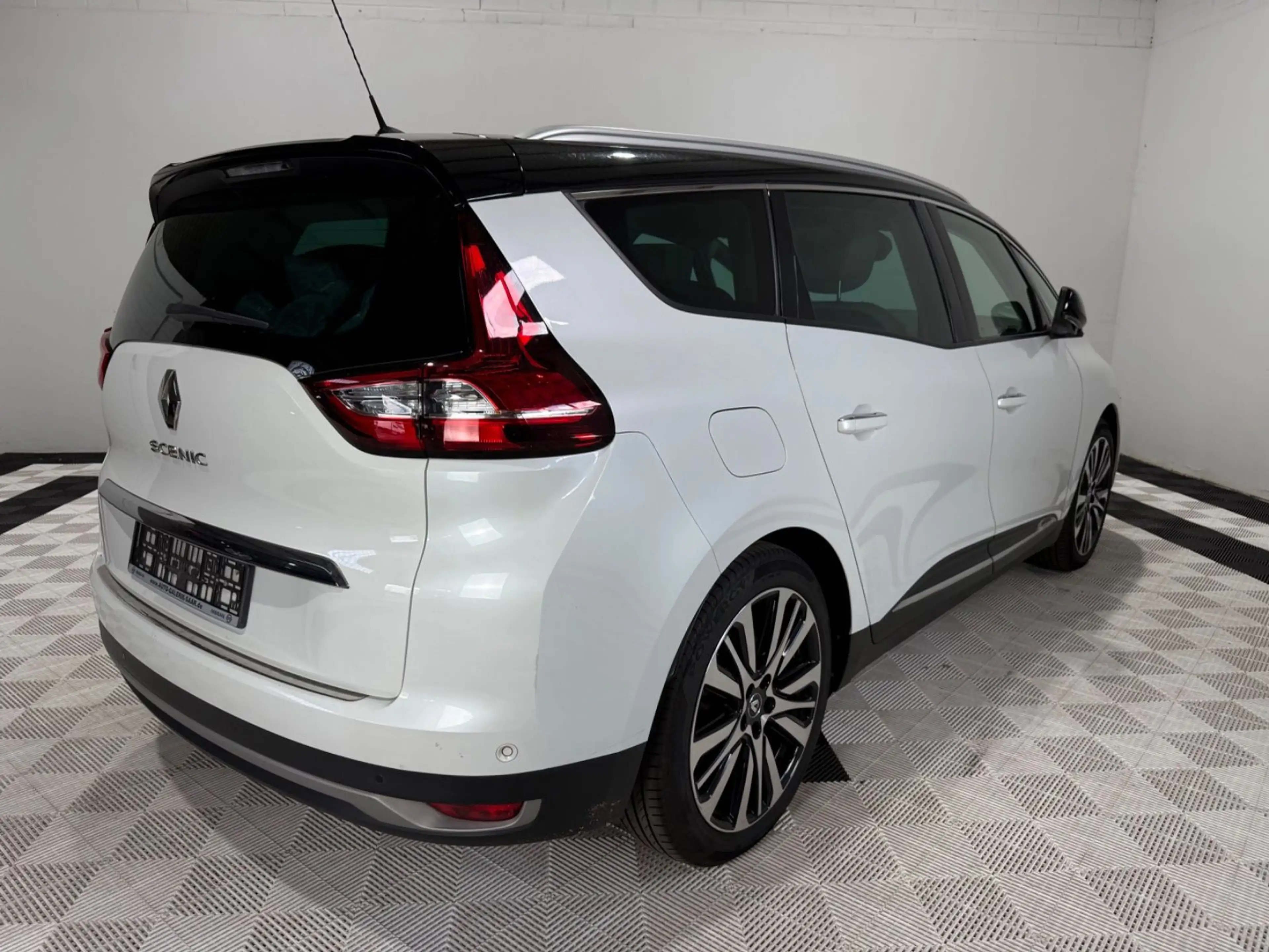 Renault Grand Scenic Grand SceniC Initiale Paris°Pano°HUD°Automatik — photo 8