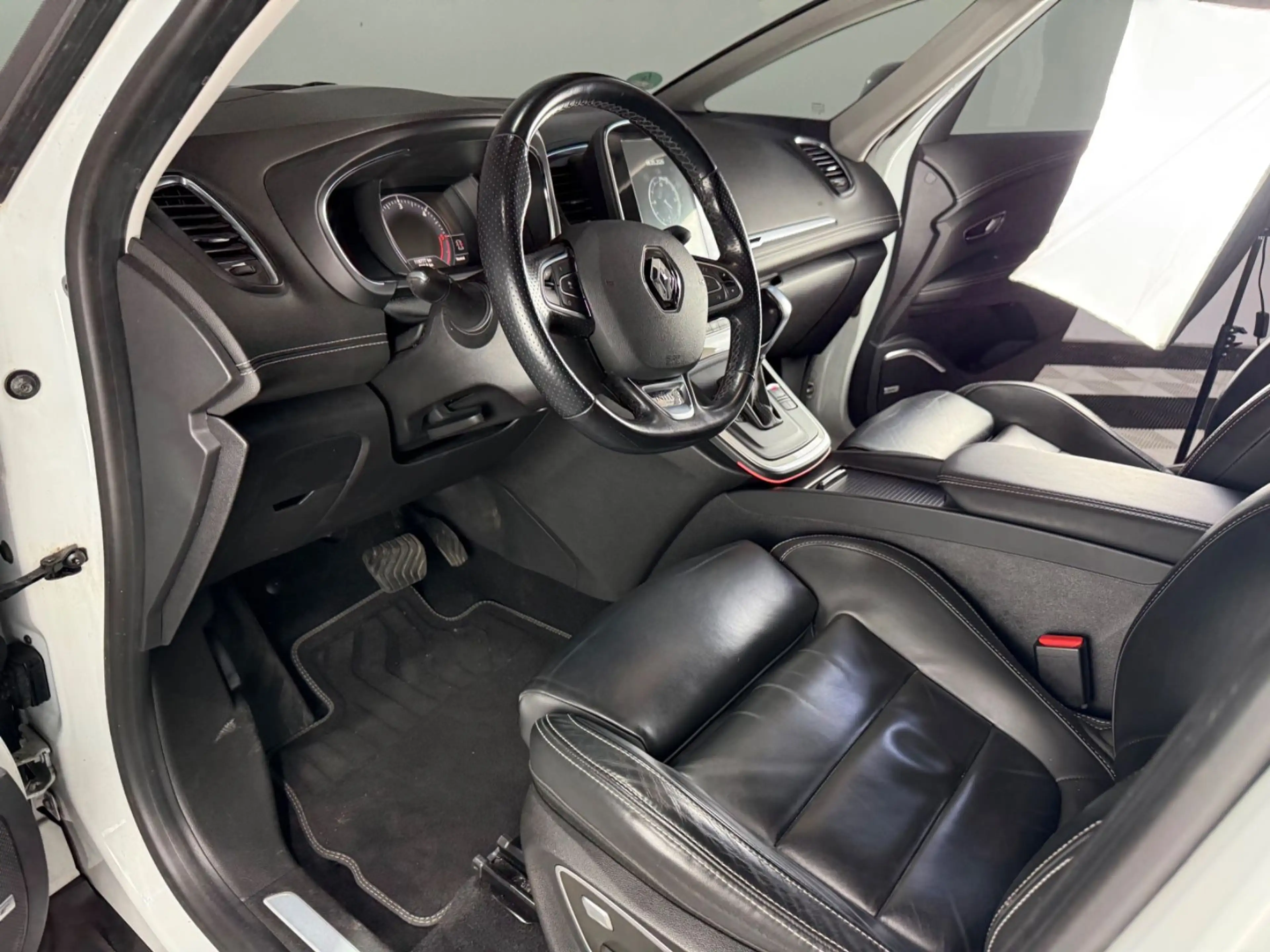 Renault Grand Scenic Grand SceniC Initiale Paris°Pano°HUD°Automatik — photo 15