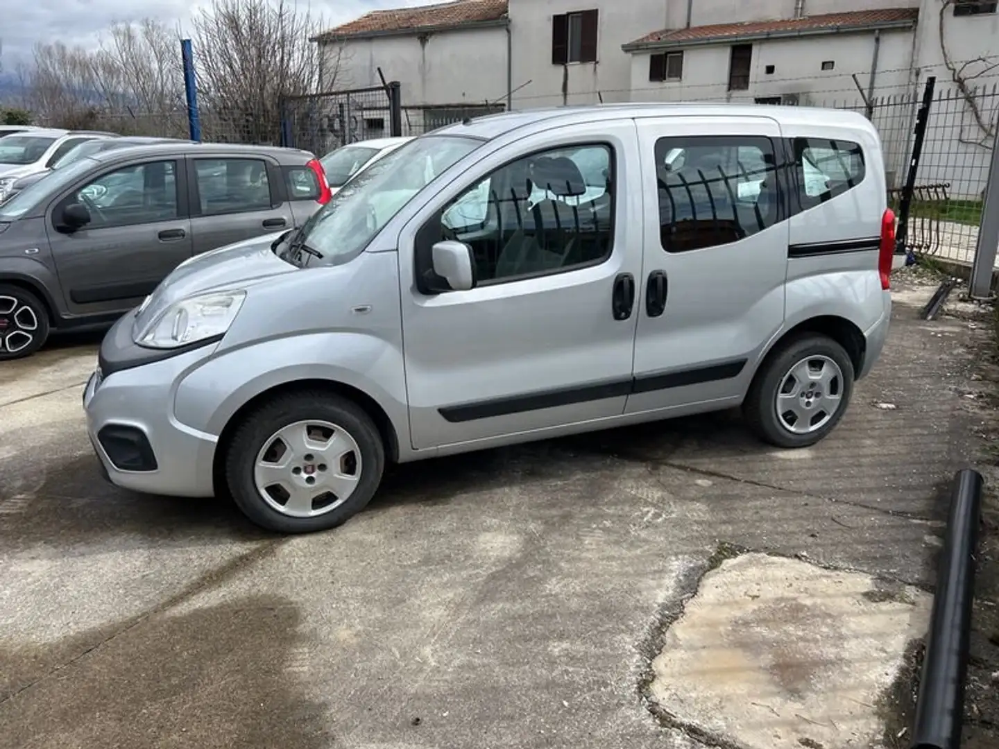 Fiat Qubo 2017 1.3 mjt 16v Easy 80cv Šedá - 2
