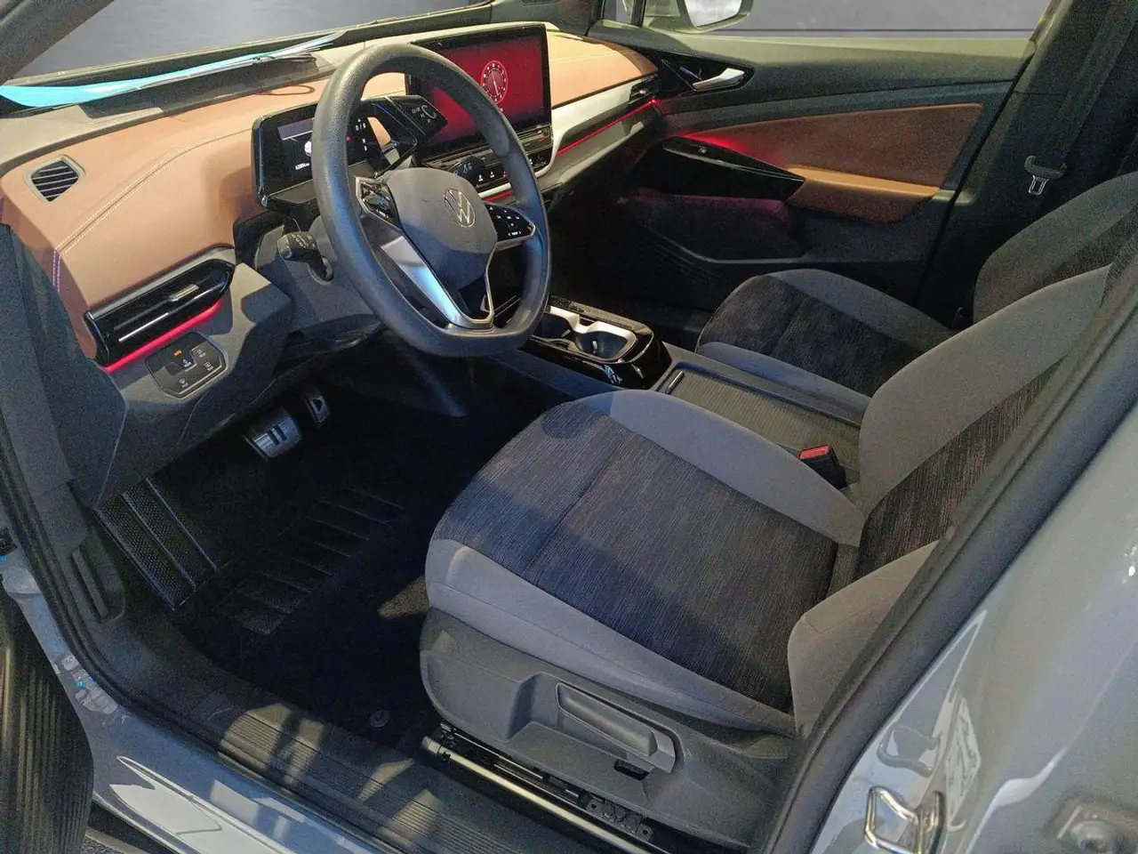 Volkswagen ID.5 77 KWh "PRO" 174 PS DSG+NAVI+PDC+GANZJAHRESREIFEN 12