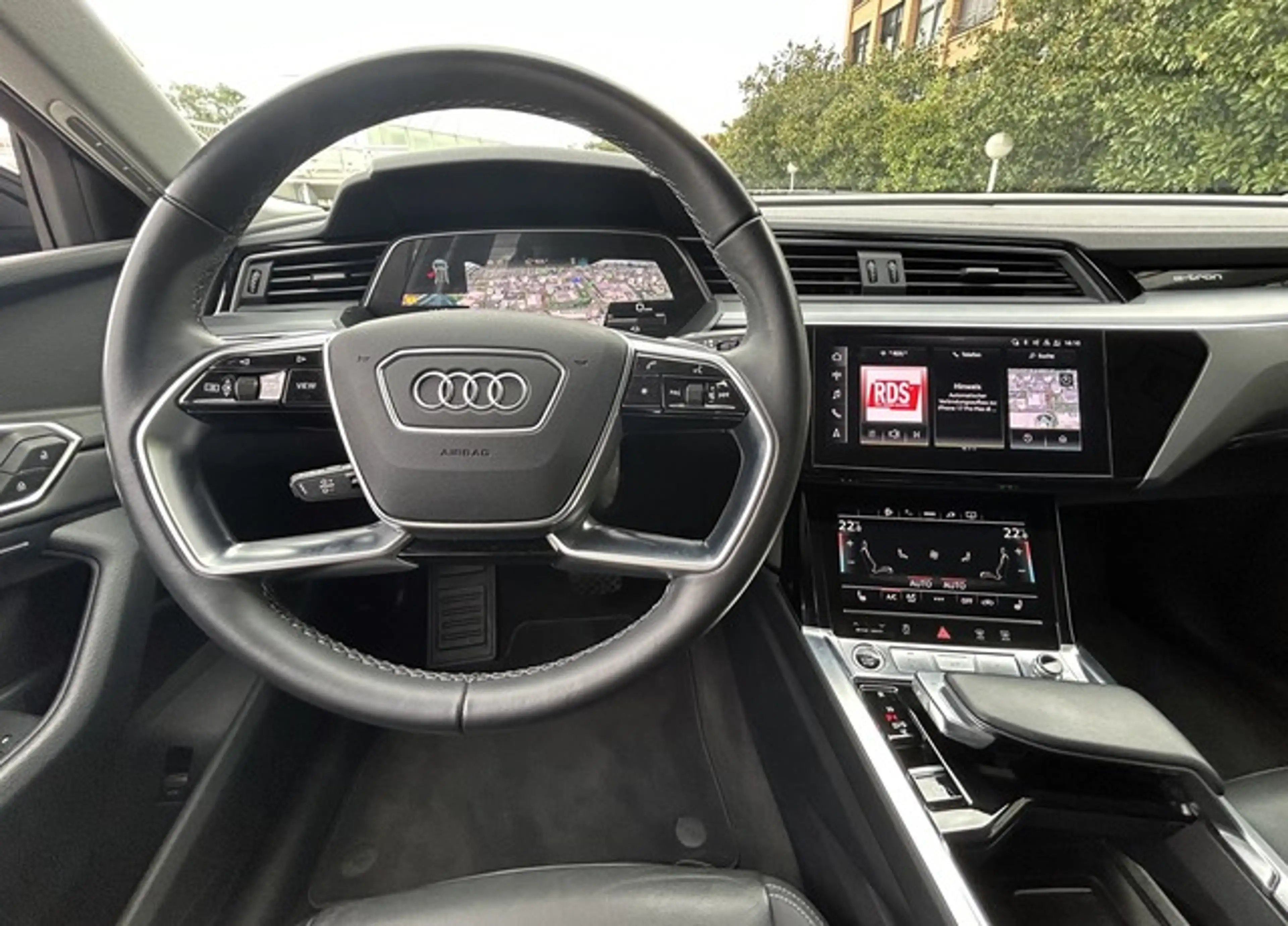 Audi Q8 e-tron 50 quattro advanced — photo 13