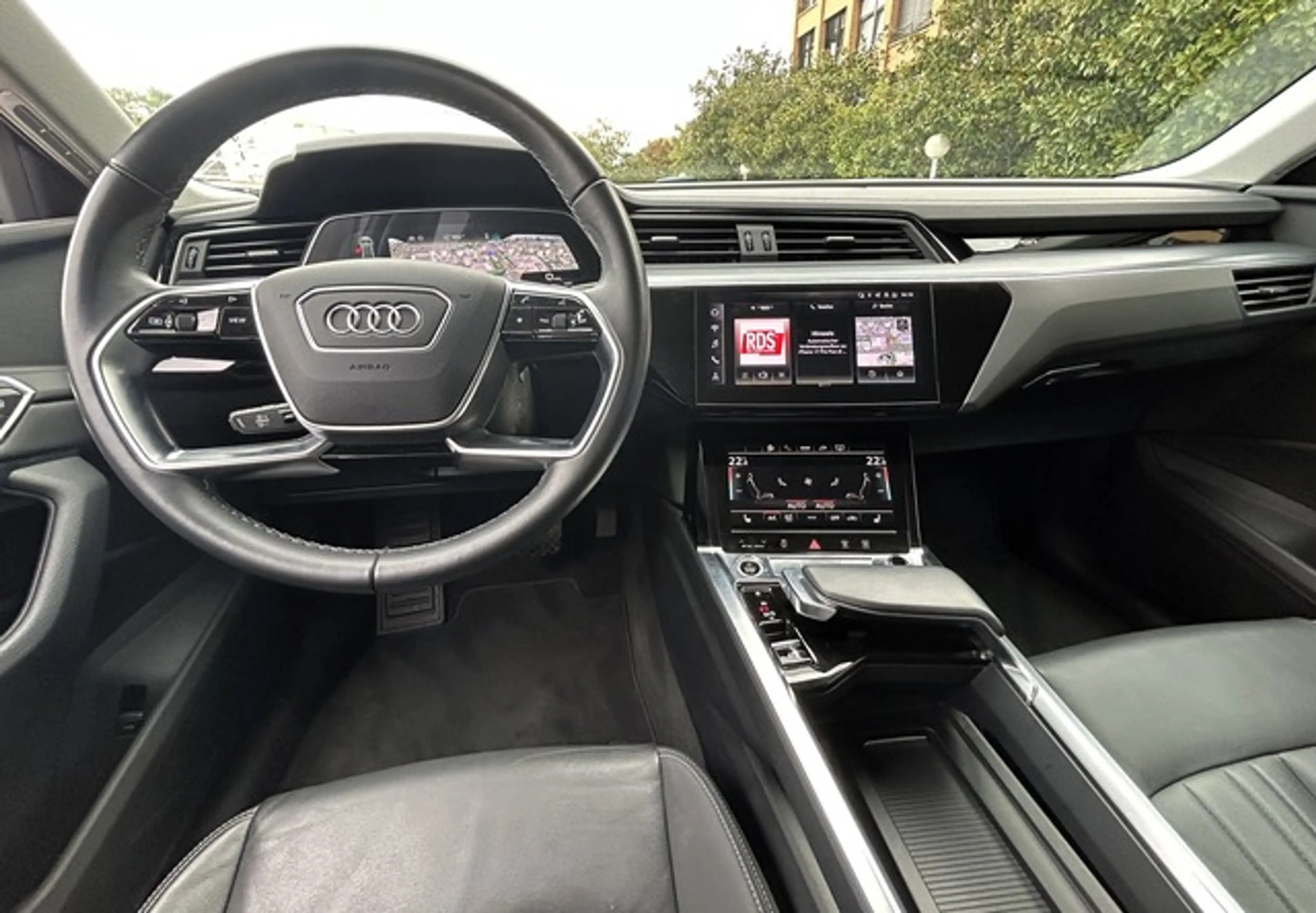 Audi Q8 e-tron 50 quattro advanced — photo 12