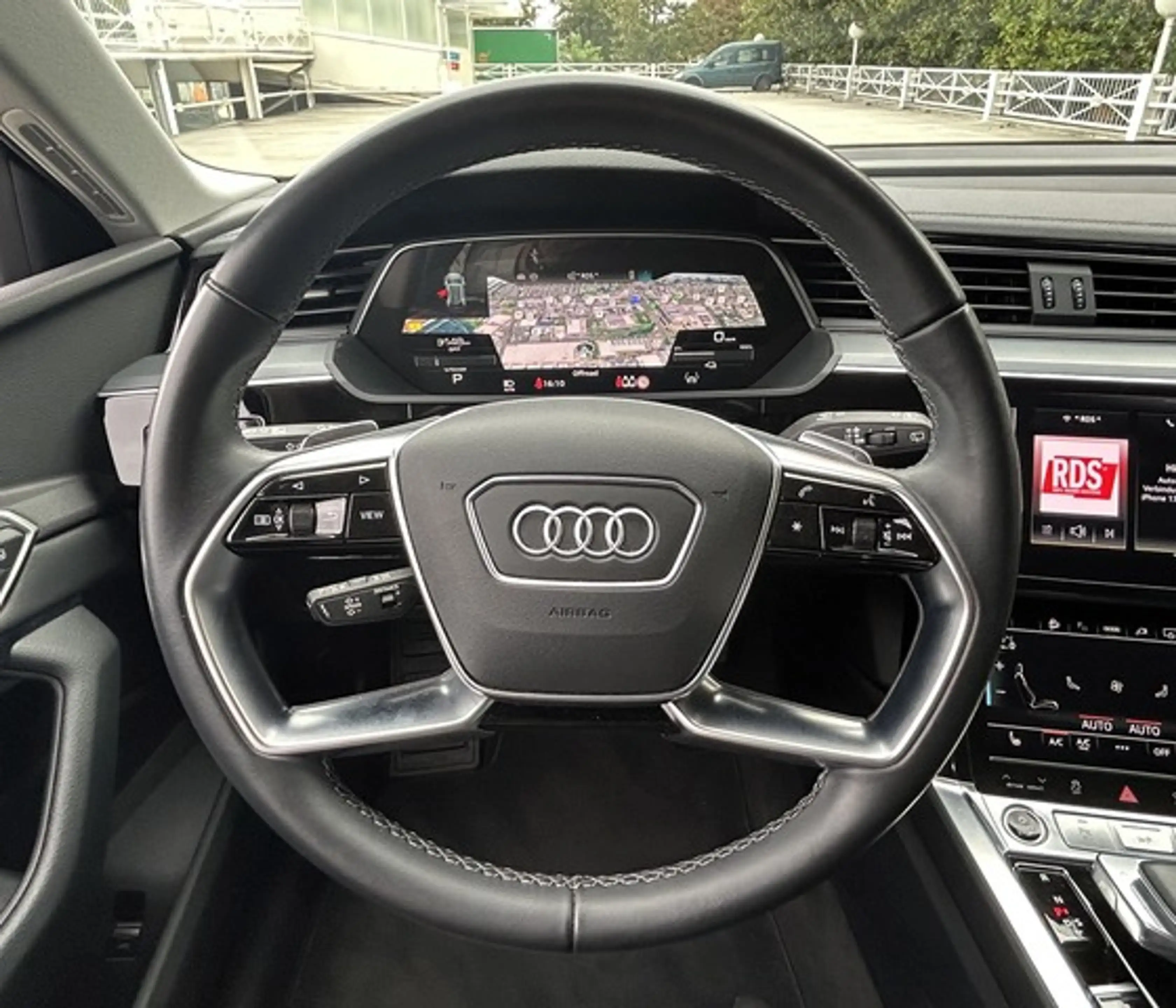 Audi Q8 e-tron 50 quattro advanced — photo 14