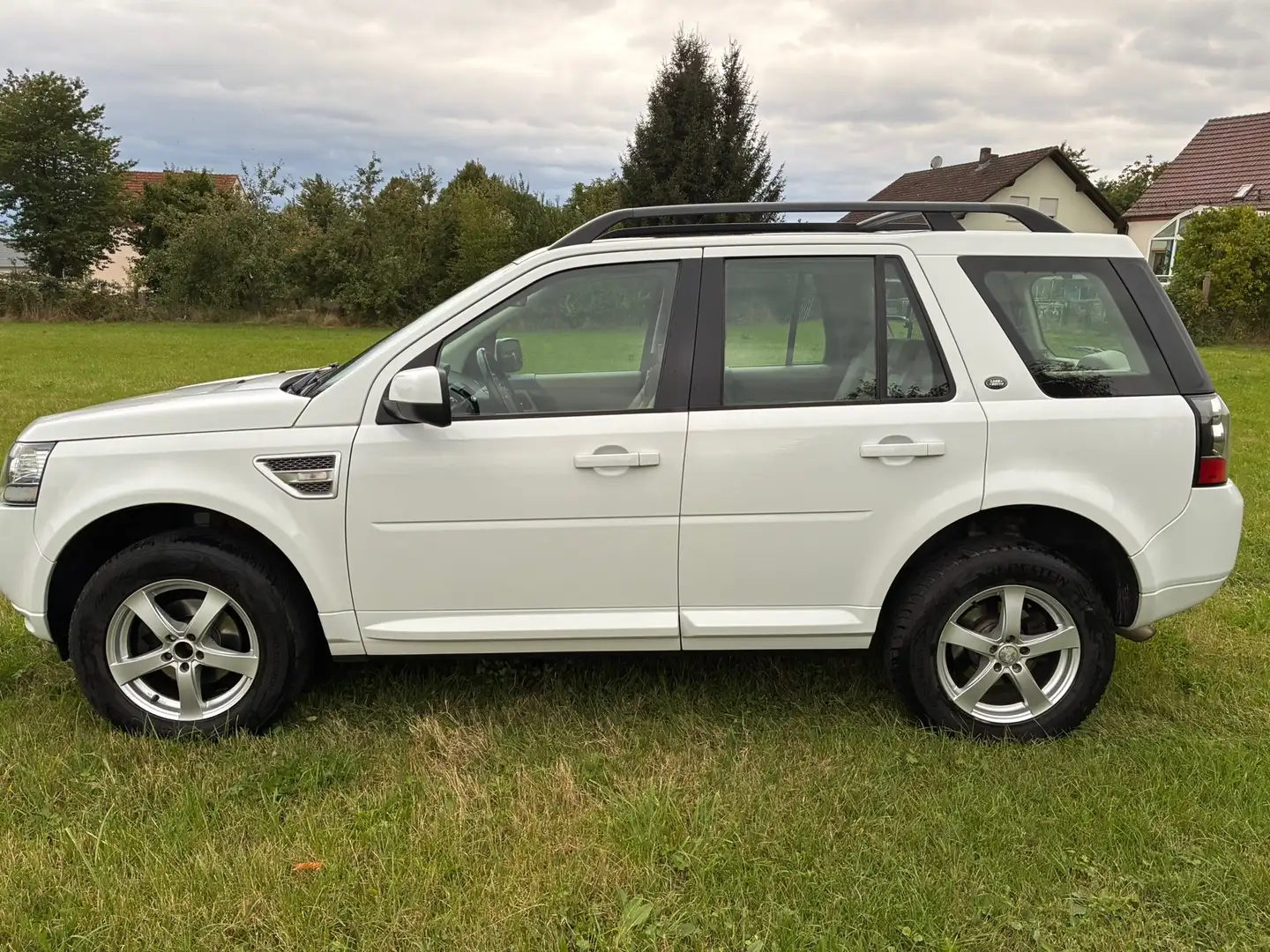Land Rover Freelander Freelander SD4 Aut. SE Weiß - 2
