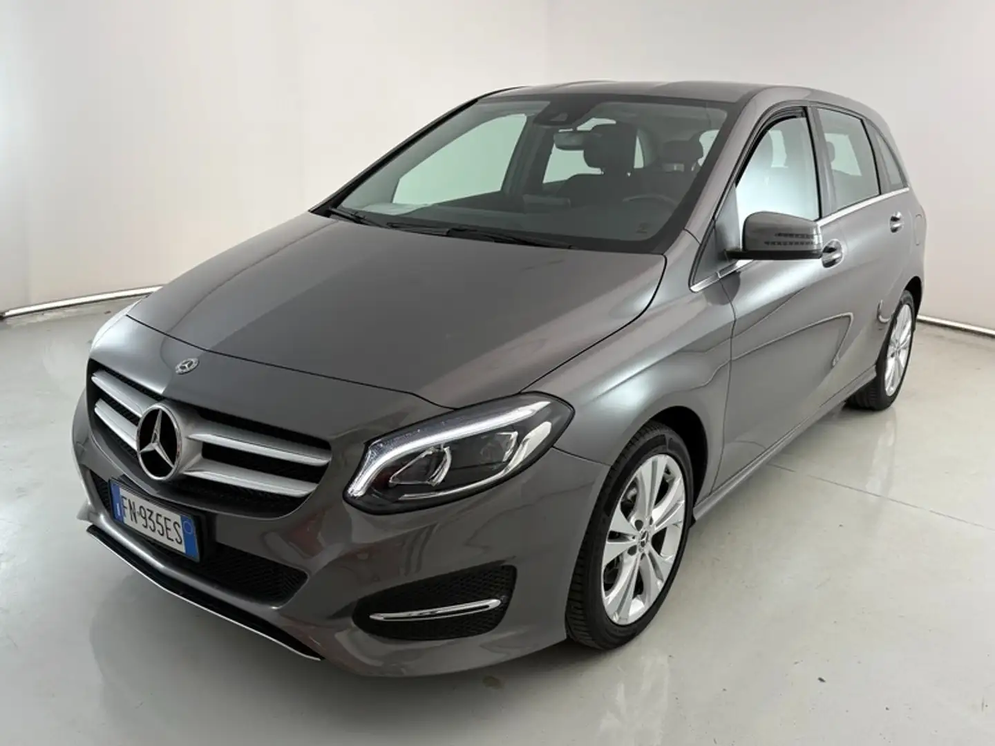 Mercedes-Benz B 180 180 Premium Tech Grau - 1