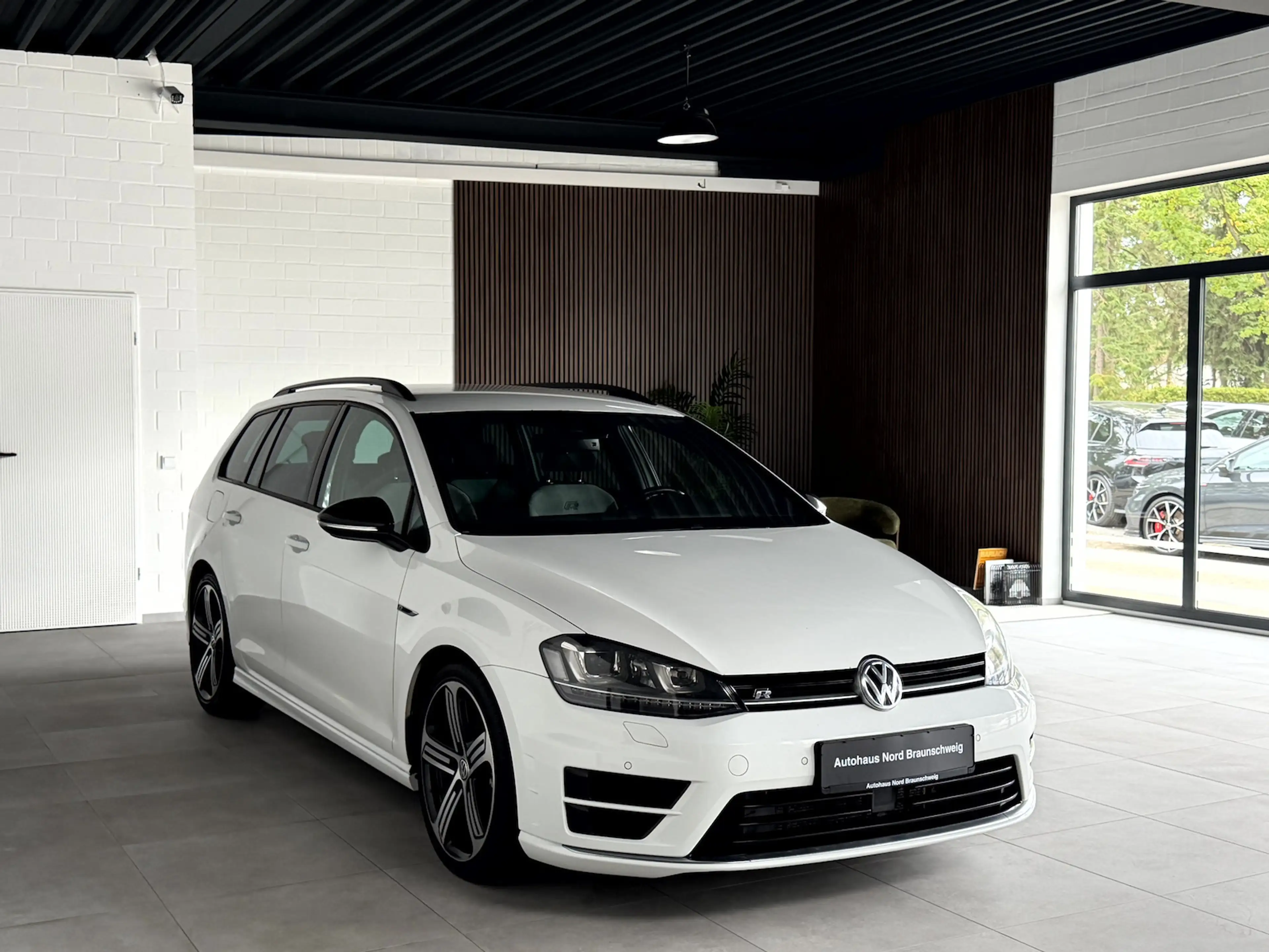 Volkswagen Golf VII Variant R 2.0 TSI 4Motion*ACC*LED*NAVI* — photo 4