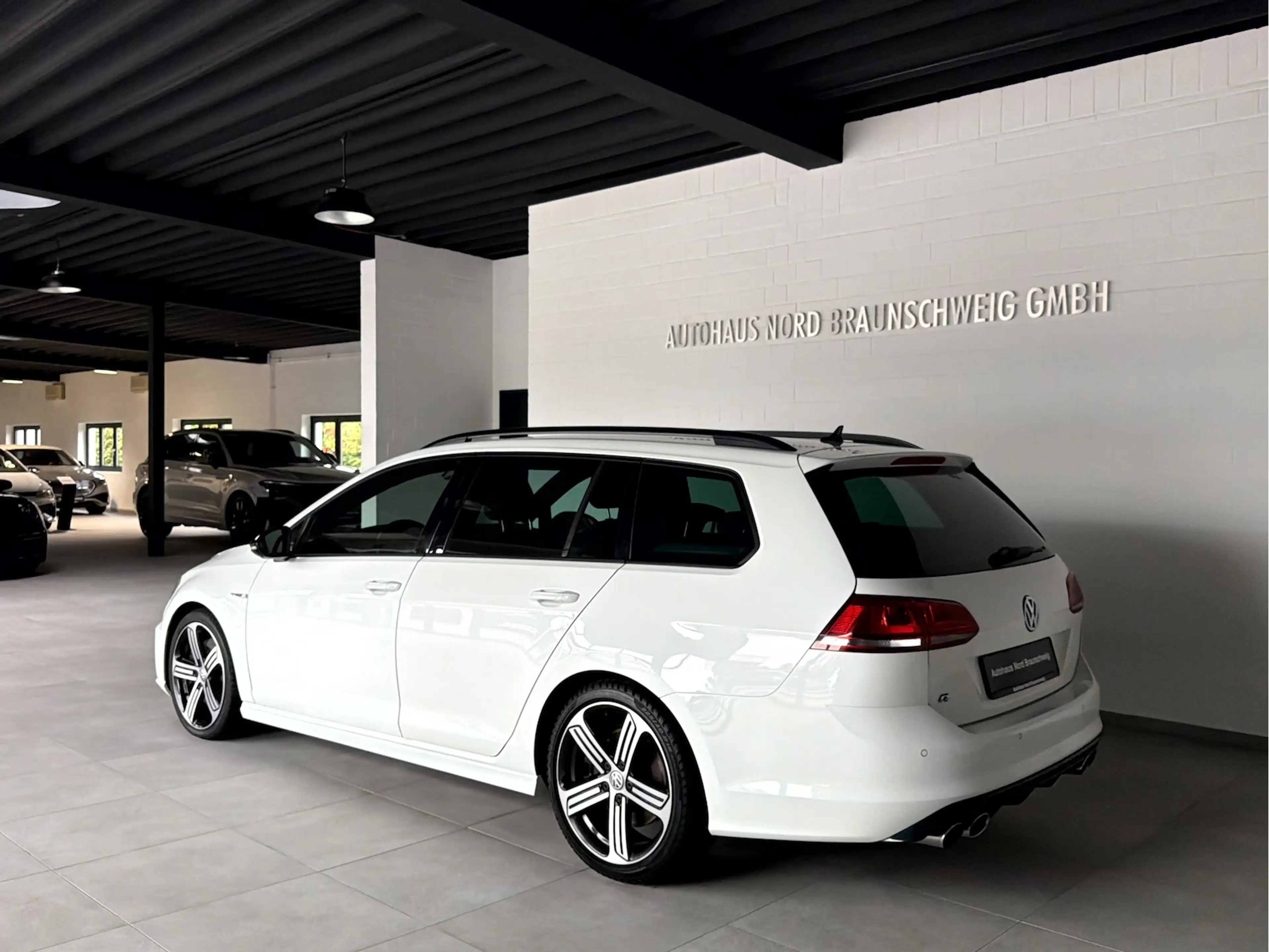 Volkswagen Golf VII Variant R 2.0 TSI 4Motion*ACC*LED*NAVI* — photo 5