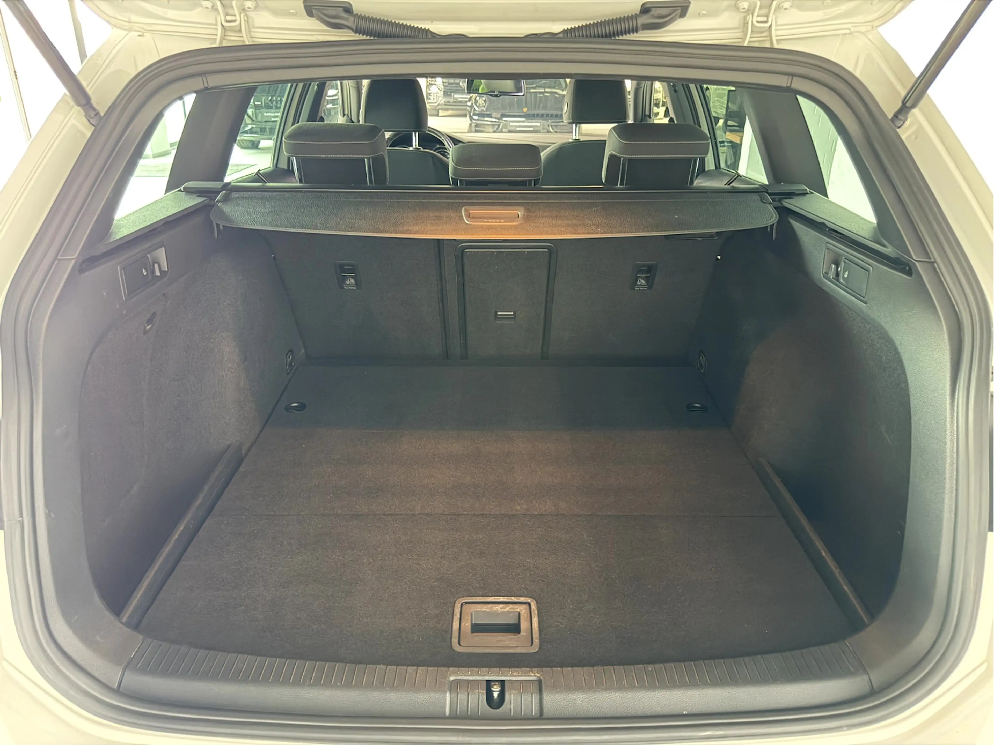 Volkswagen Golf VII Variant R 2.0 TSI 4Motion*ACC*LED*NAVI* — photo 7
