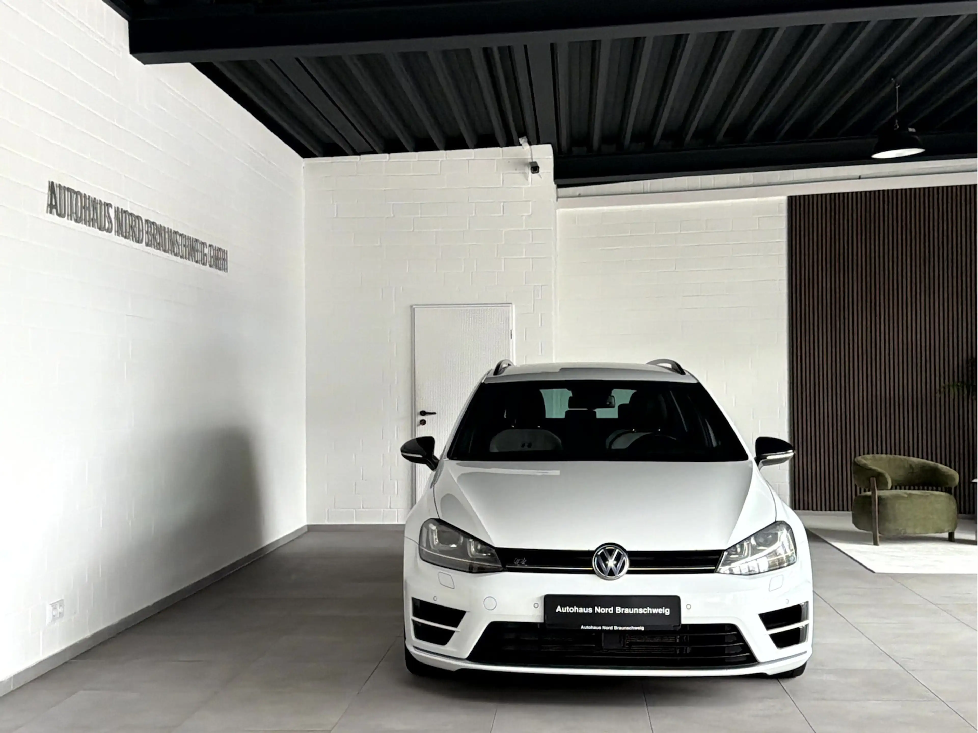 Volkswagen Golf VII Variant R 2.0 TSI 4Motion*ACC*LED*NAVI* — photo 2