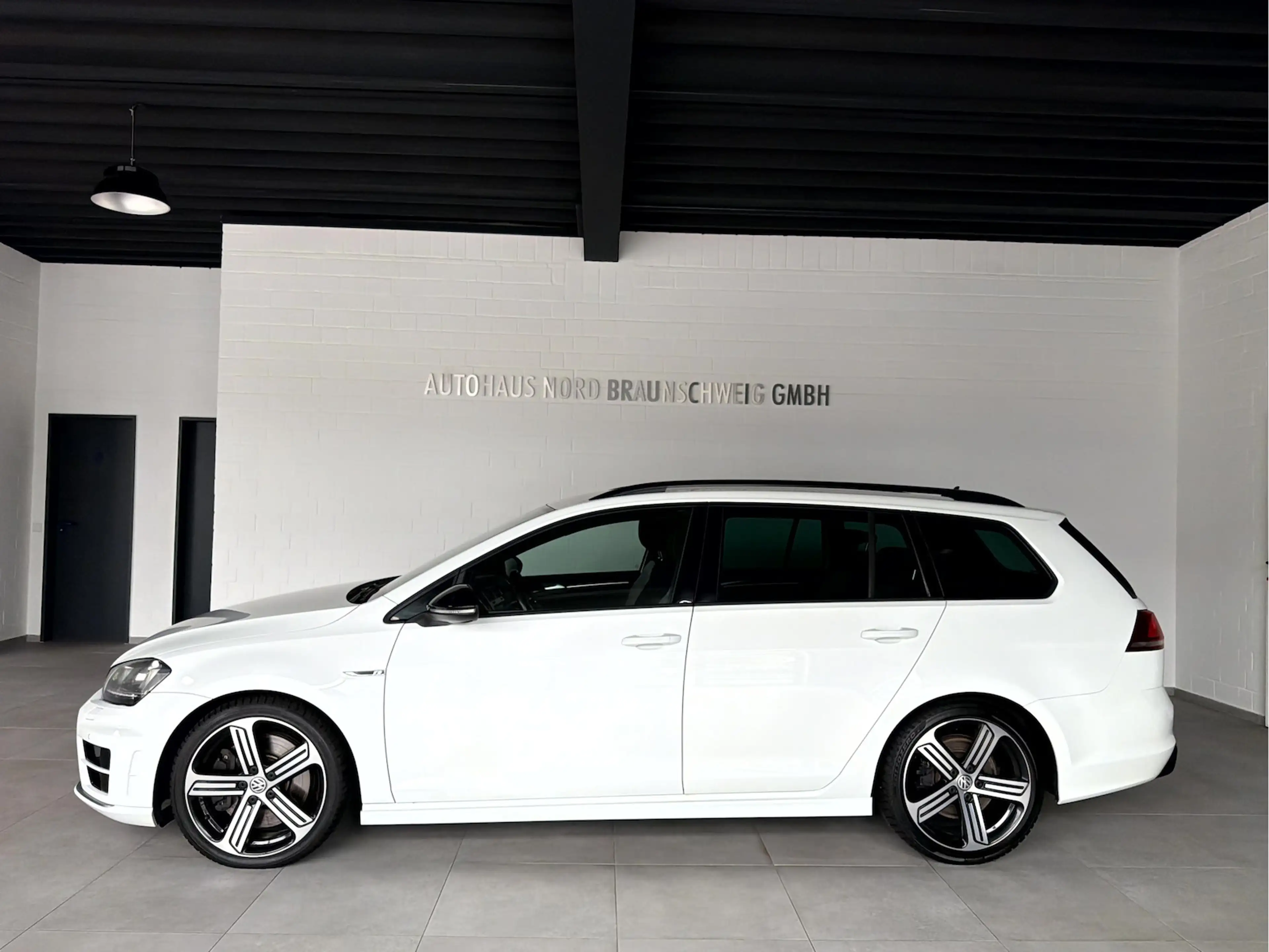 Volkswagen Golf VII Variant R 2.0 TSI 4Motion*ACC*LED*NAVI* — photo 3