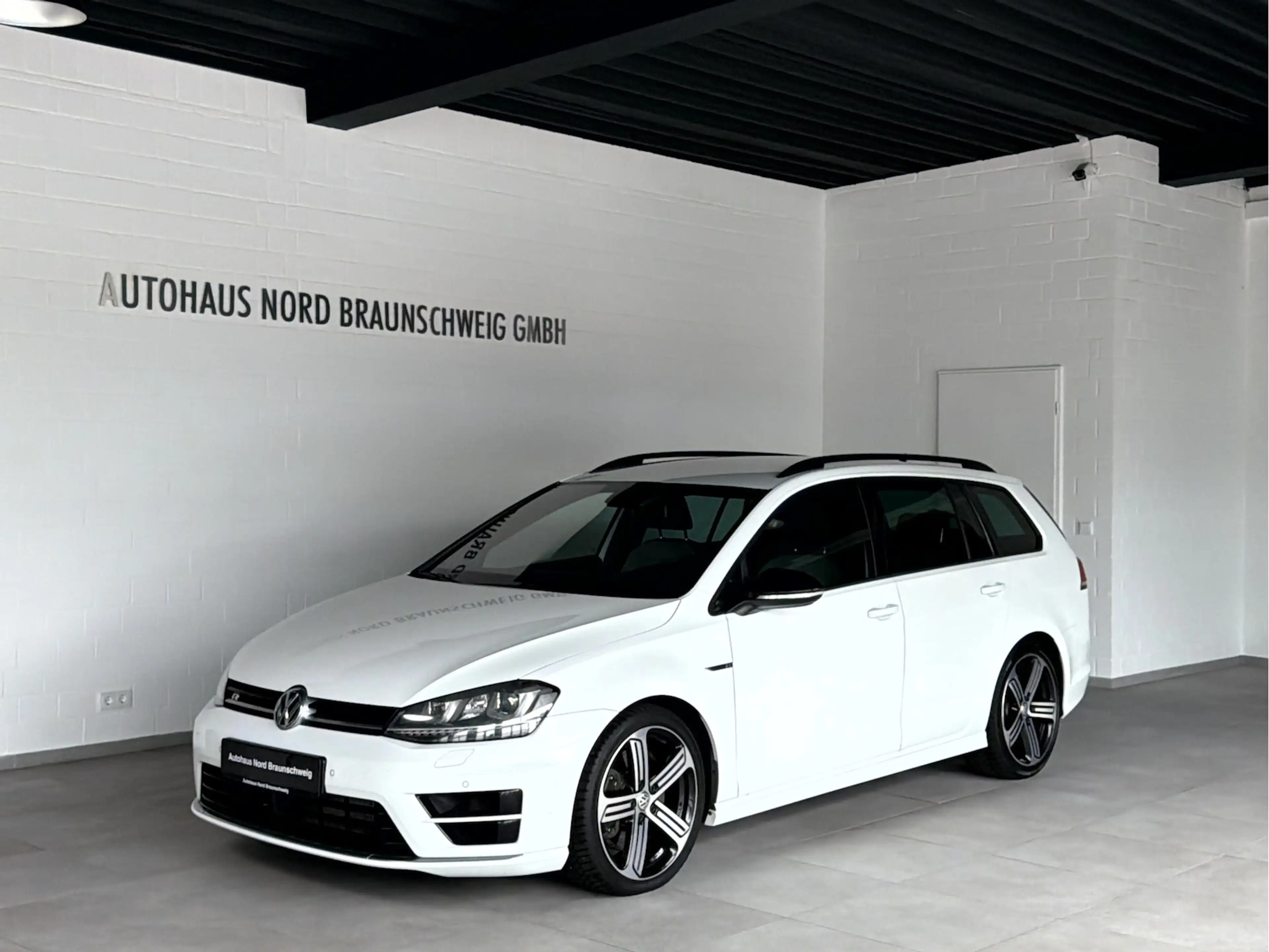 Volkswagen Golf VII Variant R 2.0 TSI 4Motion*ACC*LED*NAVI*