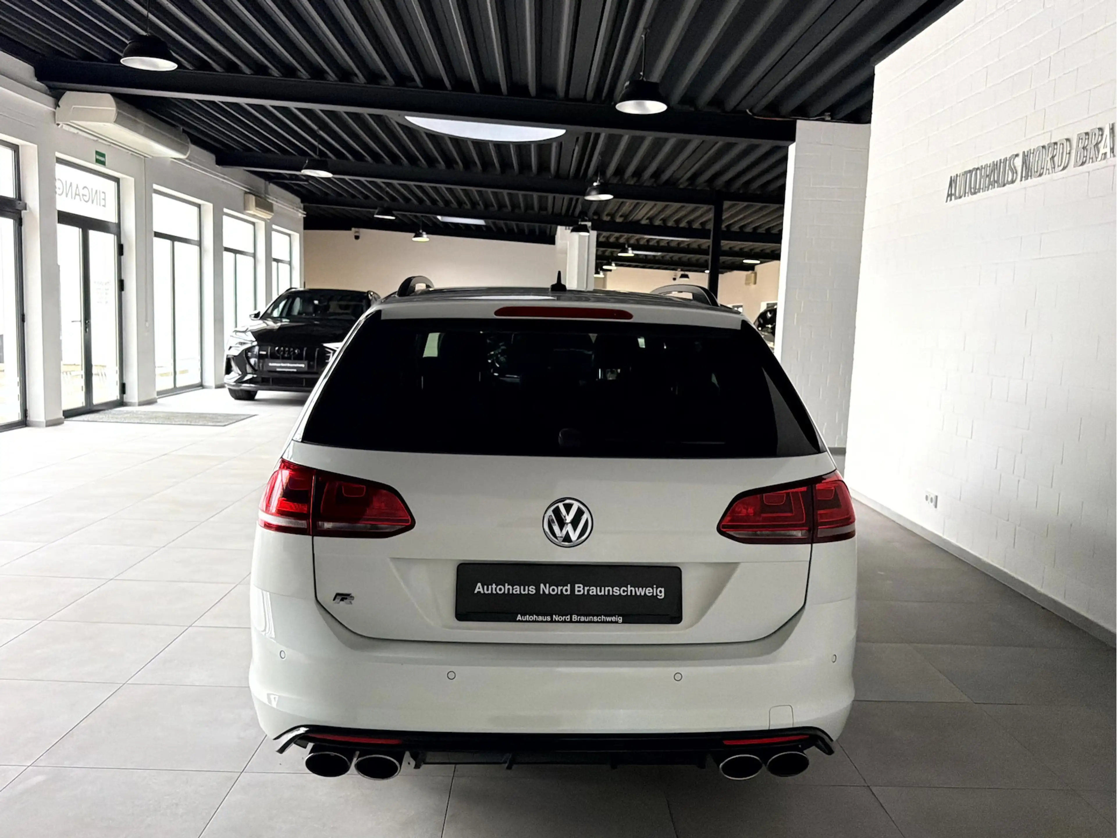 Volkswagen Golf VII Variant R 2.0 TSI 4Motion*ACC*LED*NAVI* — photo 6