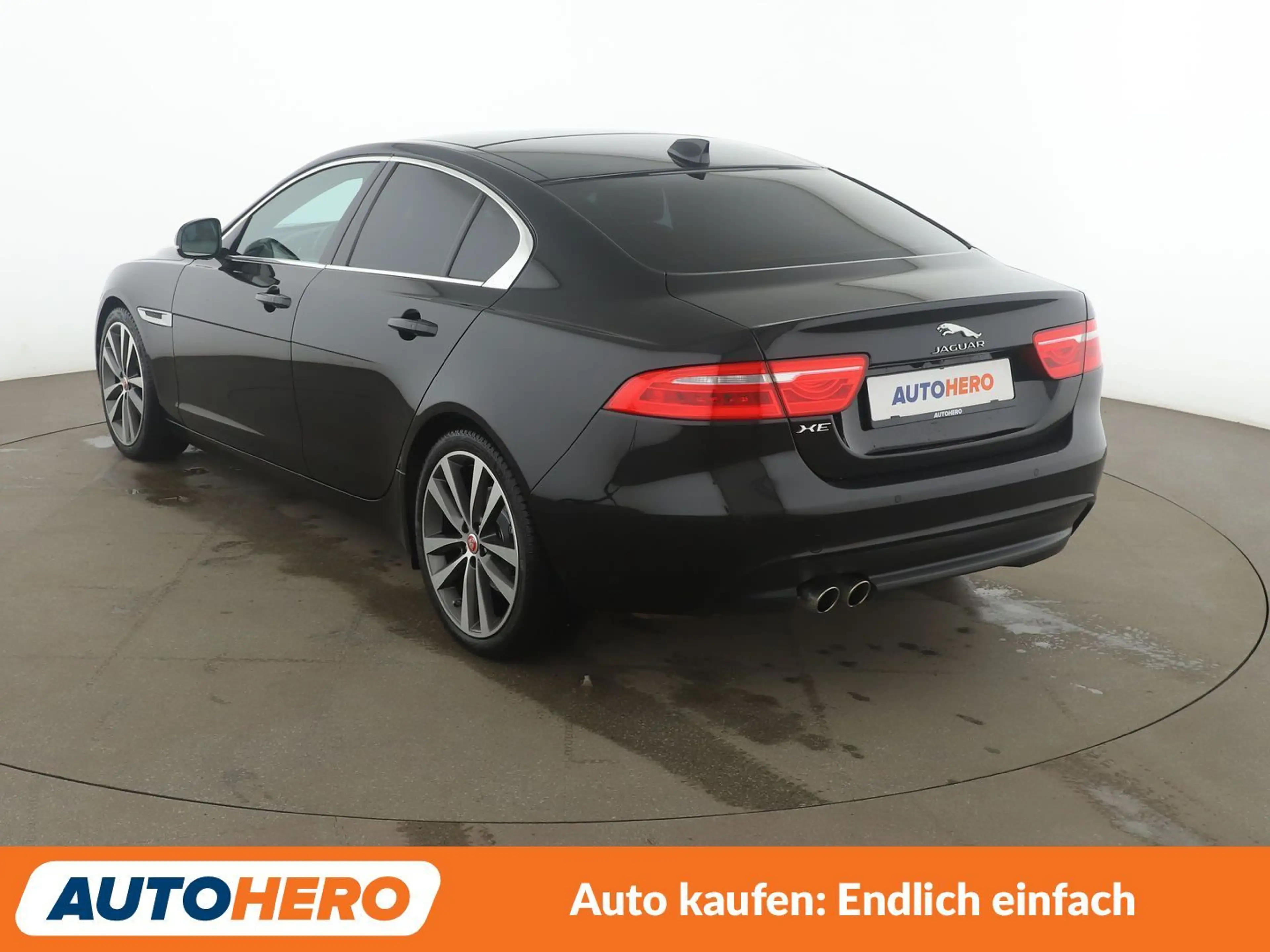 Jaguar XE 20d Prestige Aut*NAVI*XENON*TEMPO*CAM*PDC*SHZ* — photo 4