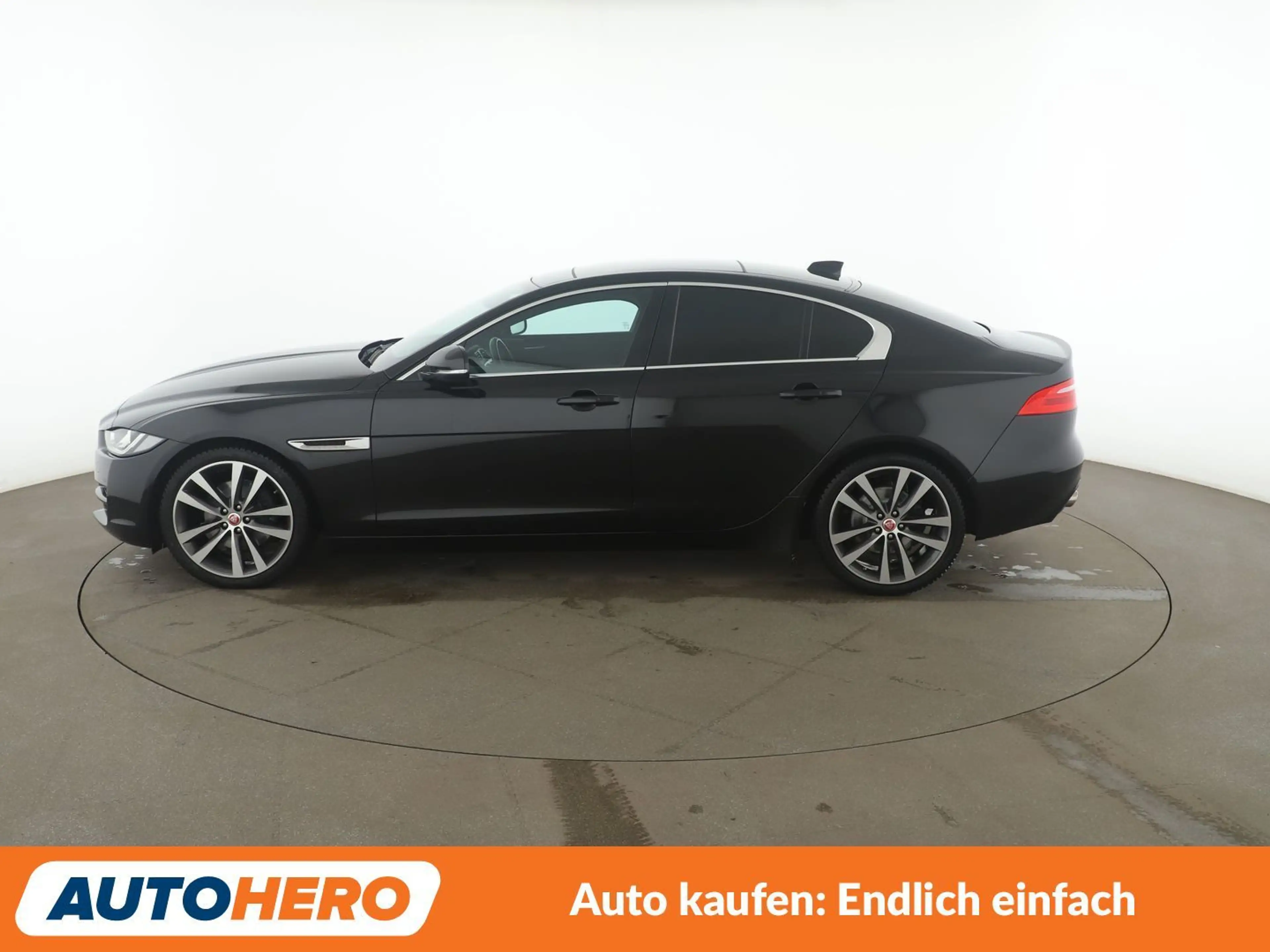 Jaguar XE 20d Prestige Aut*NAVI*XENON*TEMPO*CAM*PDC*SHZ* — photo 3