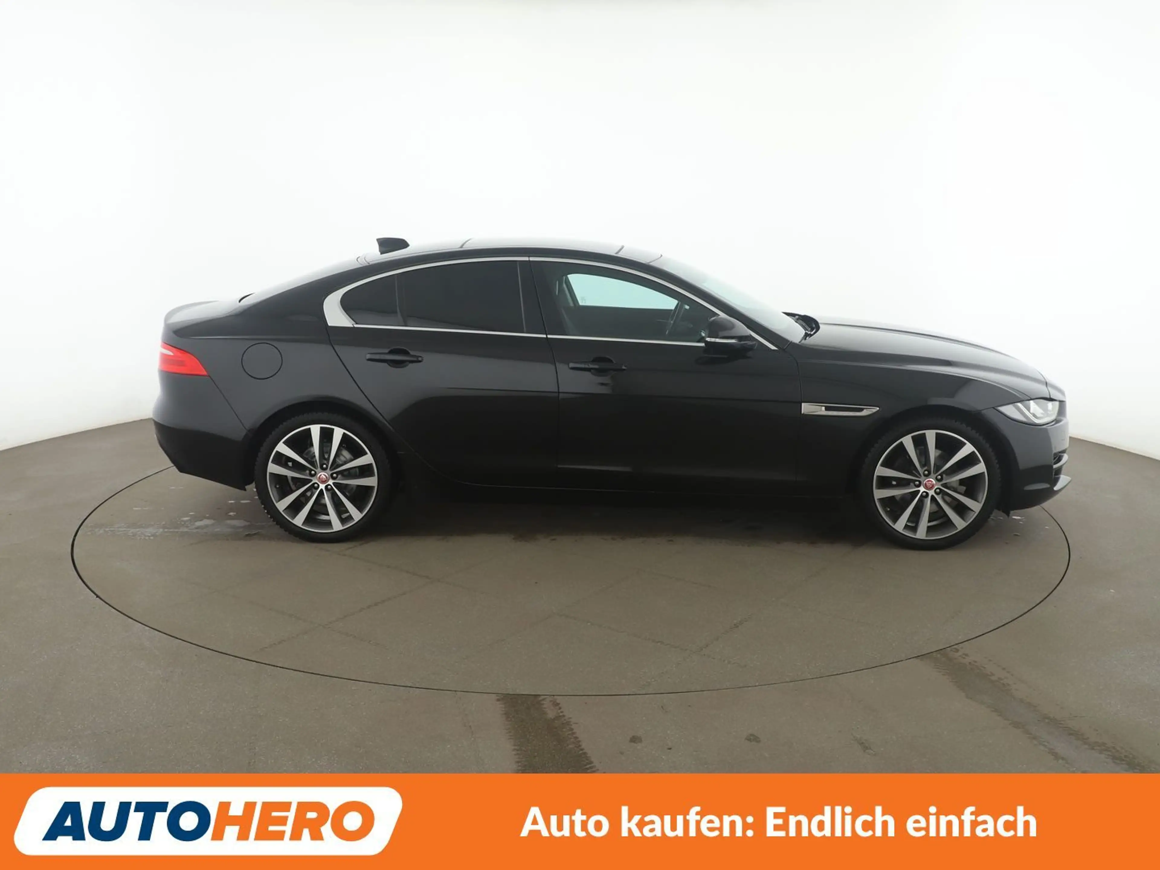 Jaguar XE 20d Prestige Aut*NAVI*XENON*TEMPO*CAM*PDC*SHZ* — photo 7