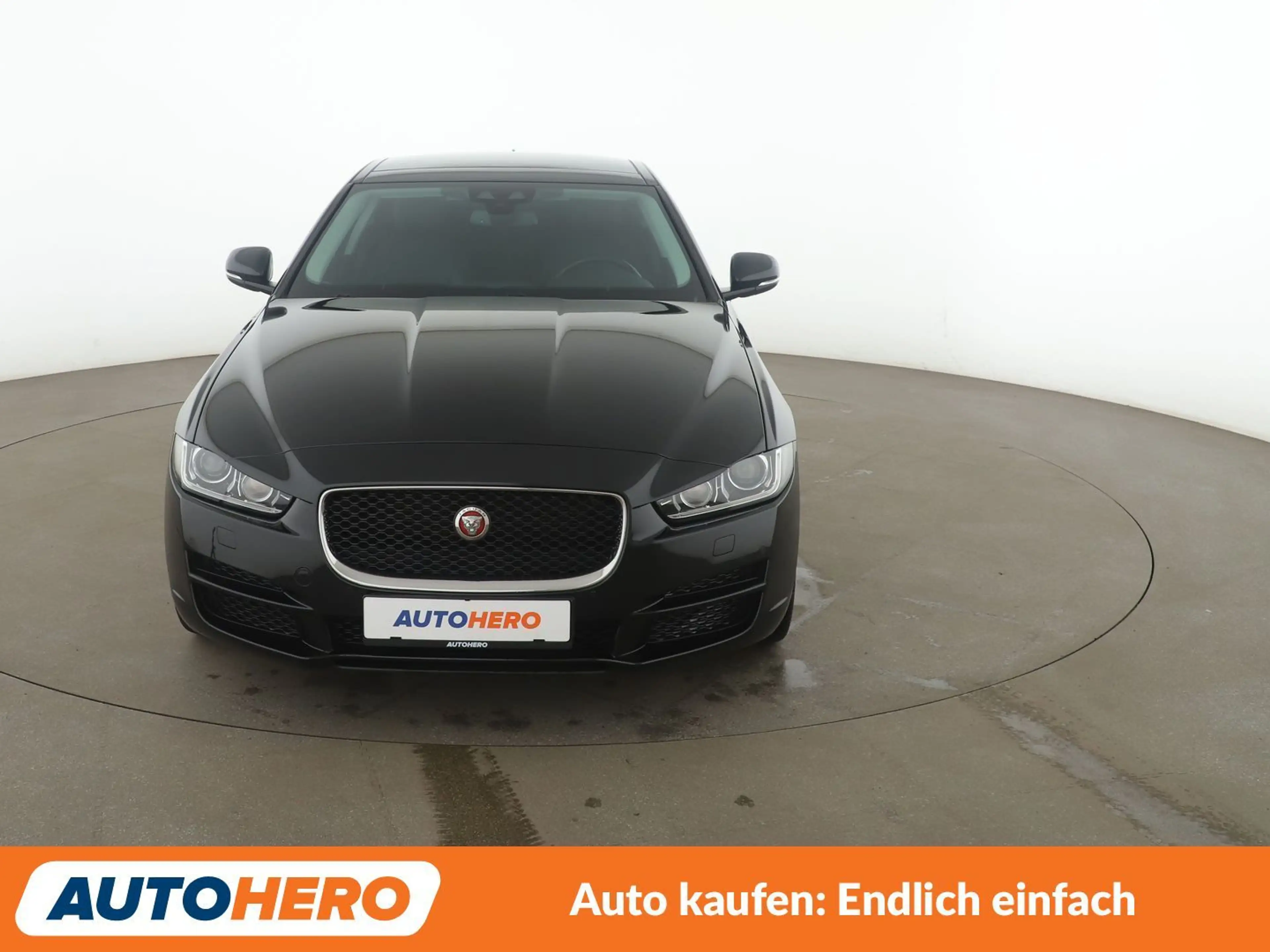 Jaguar XE 20d Prestige Aut*NAVI*XENON*TEMPO*CAM*PDC*SHZ* — photo 9