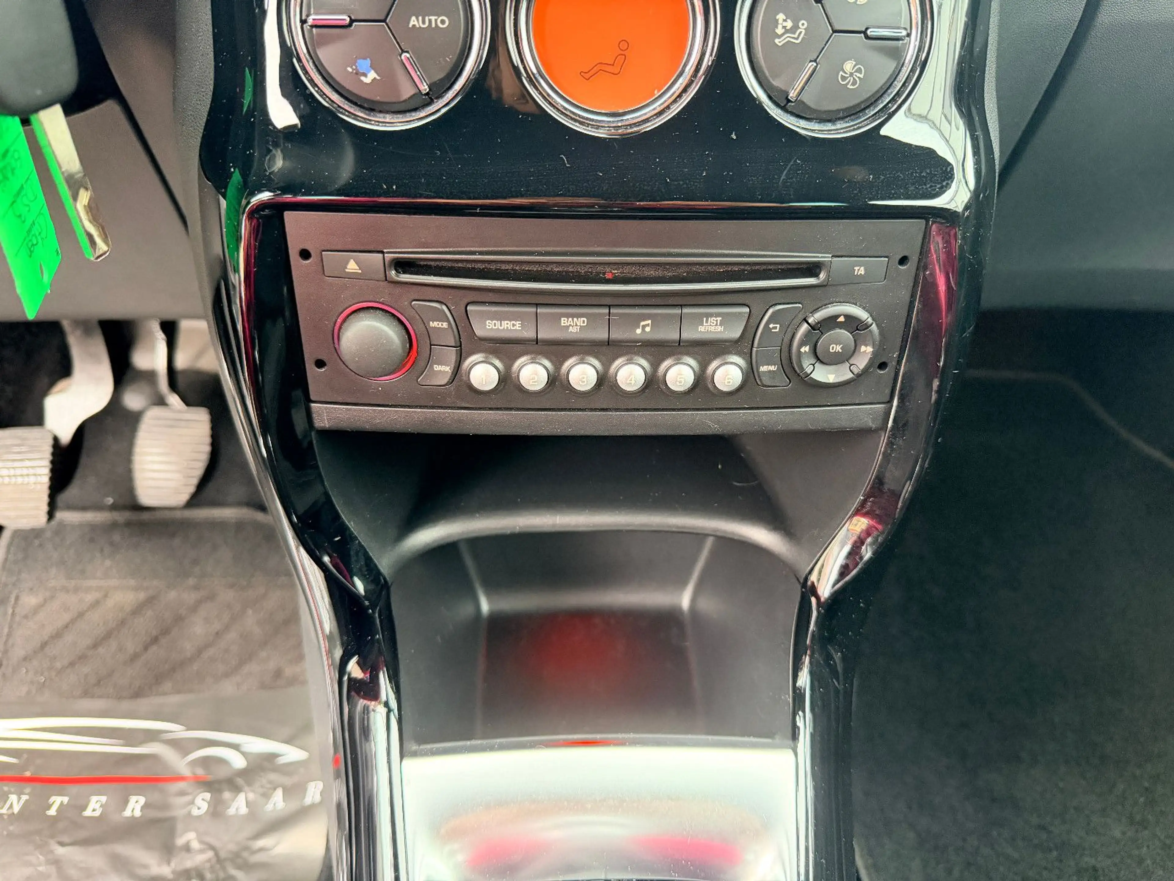 Citroen DS3 1.2 e-THP SoChic 1.Hand Klimaautomatik SHZG — photo 15