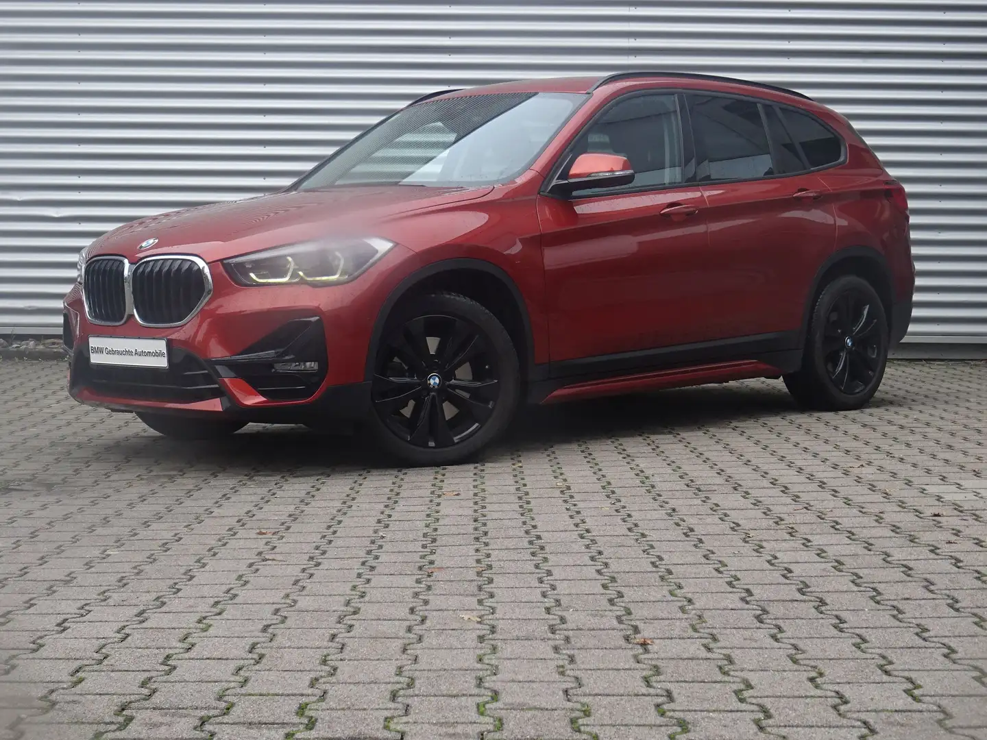 BMW X1 xDrive25d Sport Line Navi adLED AHK Kamera SH Orange - 1
