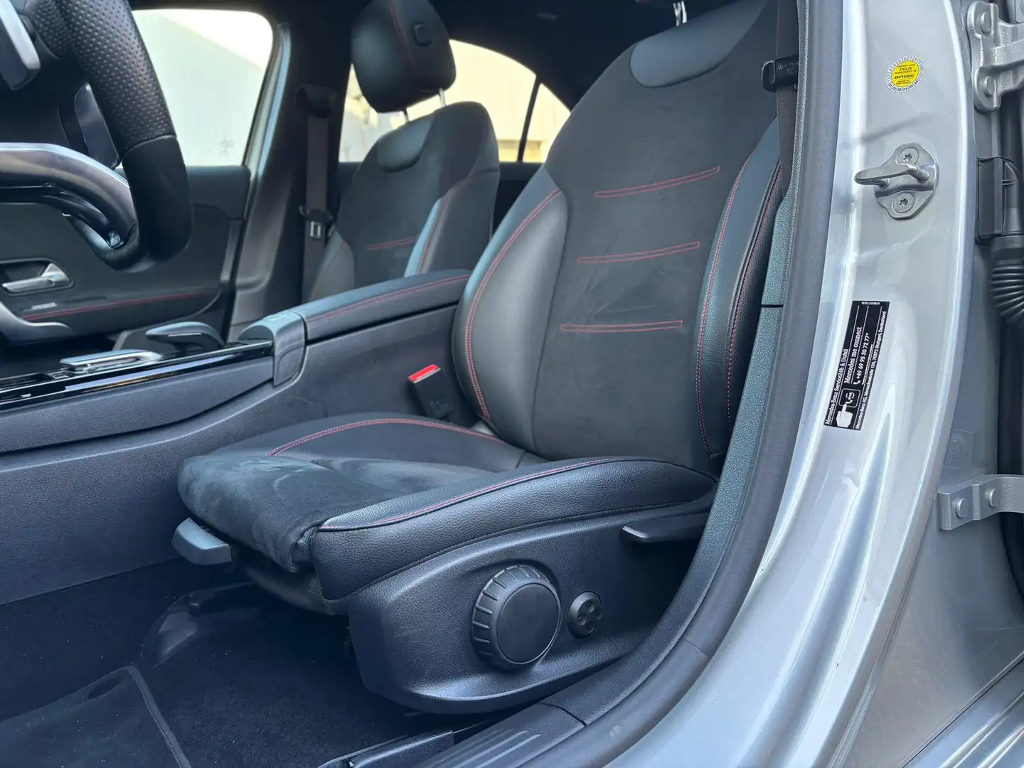 Mercedes-Benz A 250 e AMG Line PANORAMADAK TREKHAAK ZWENKBAAR NIGHT PA Gris - 2