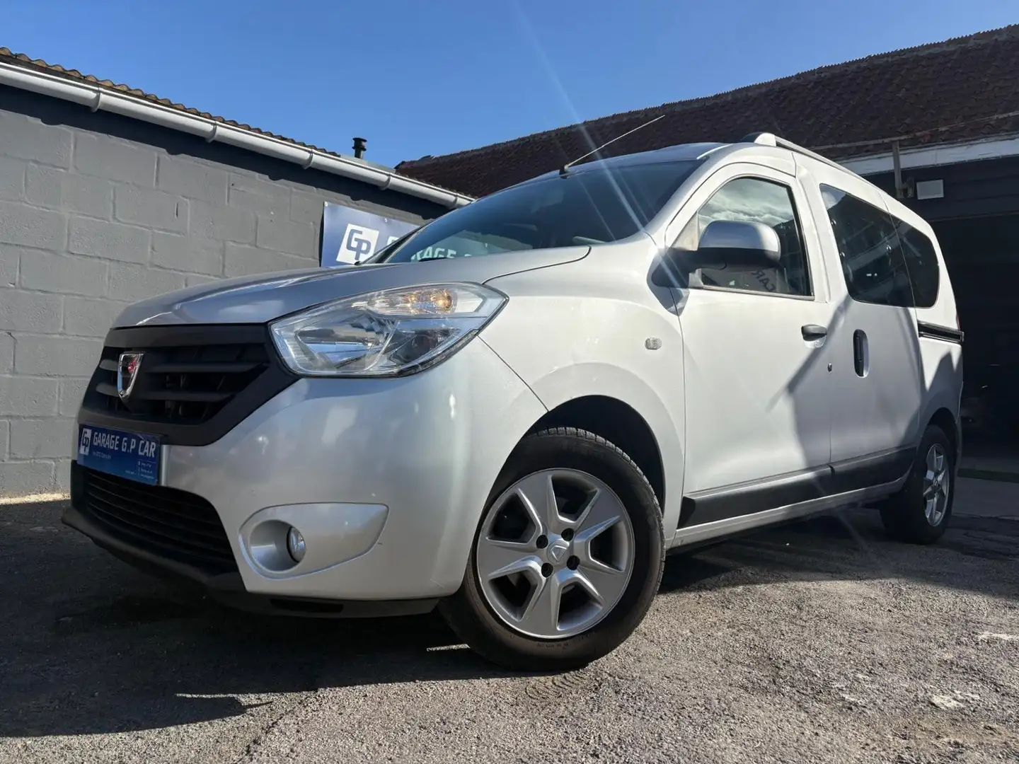 Dacia Dokker 1.6i Anniversary Gris - 1