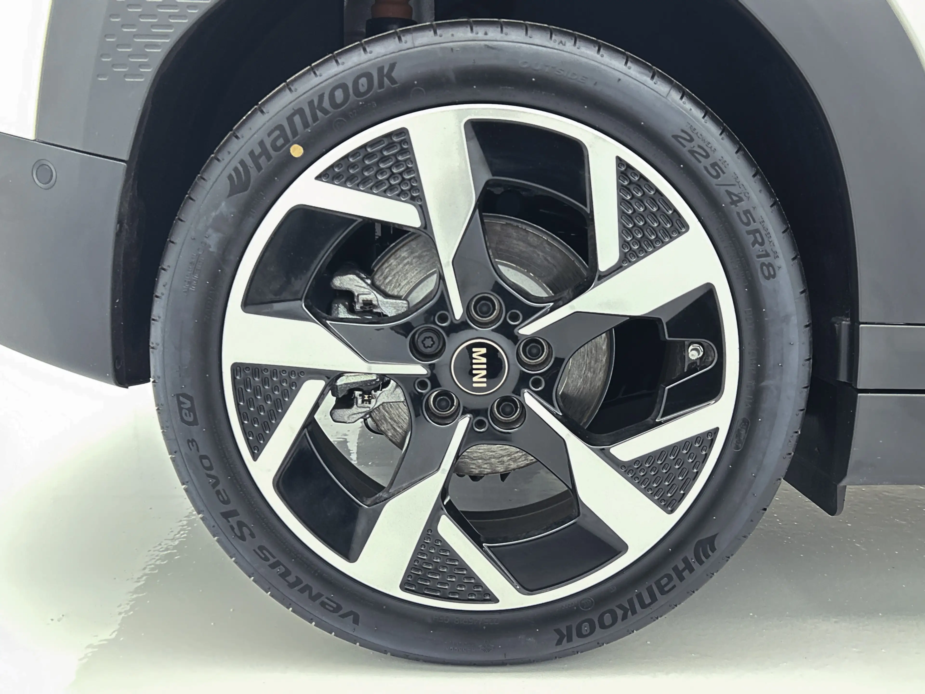 MINI Aceman E / Classic / Pakket S / 18 inch Slide Spoke 2-ton — photo 8