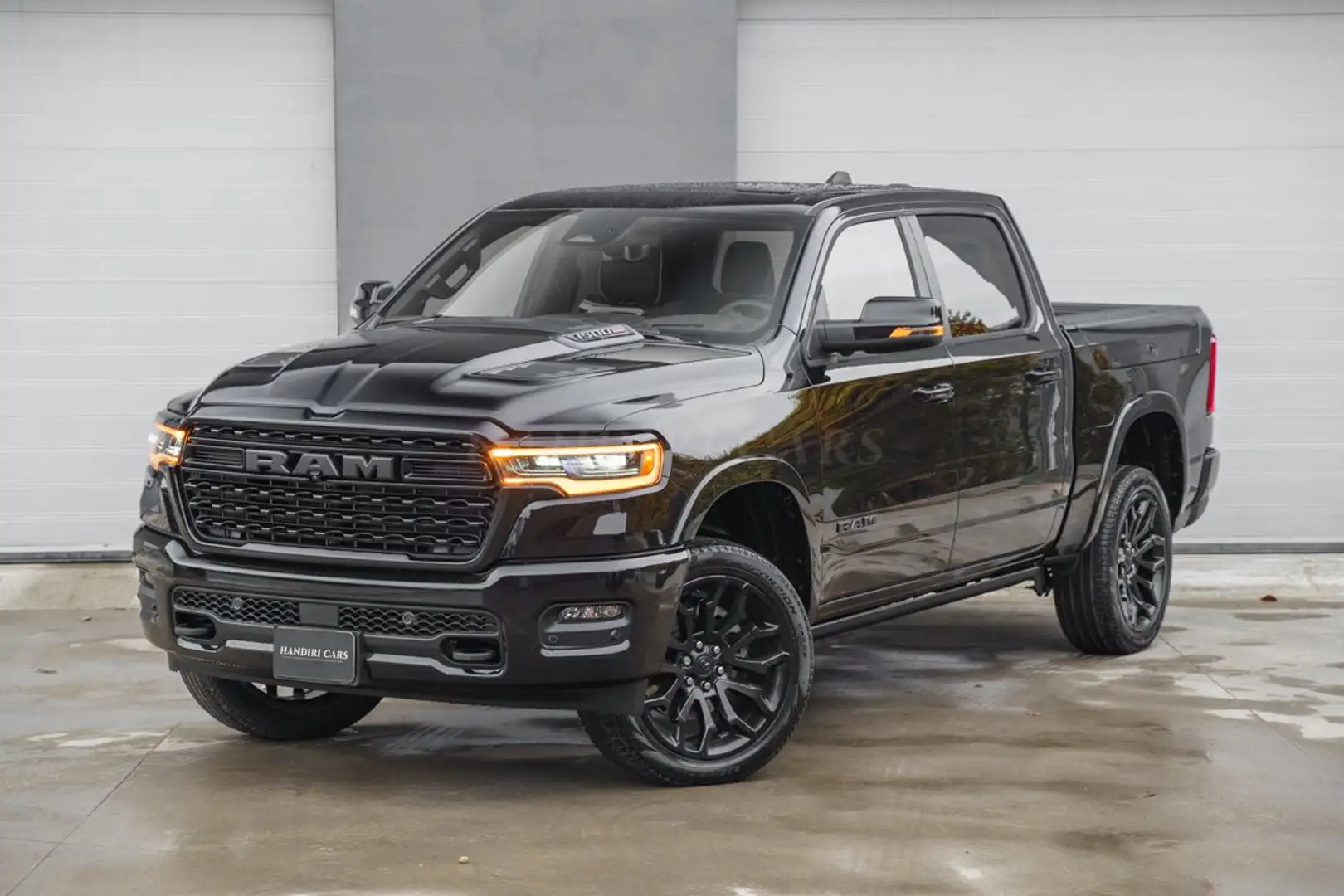 Dodge RAM 2025 LIMITED NIGHT 540 PK € 74500 -IN STOCK- Zwart - 1