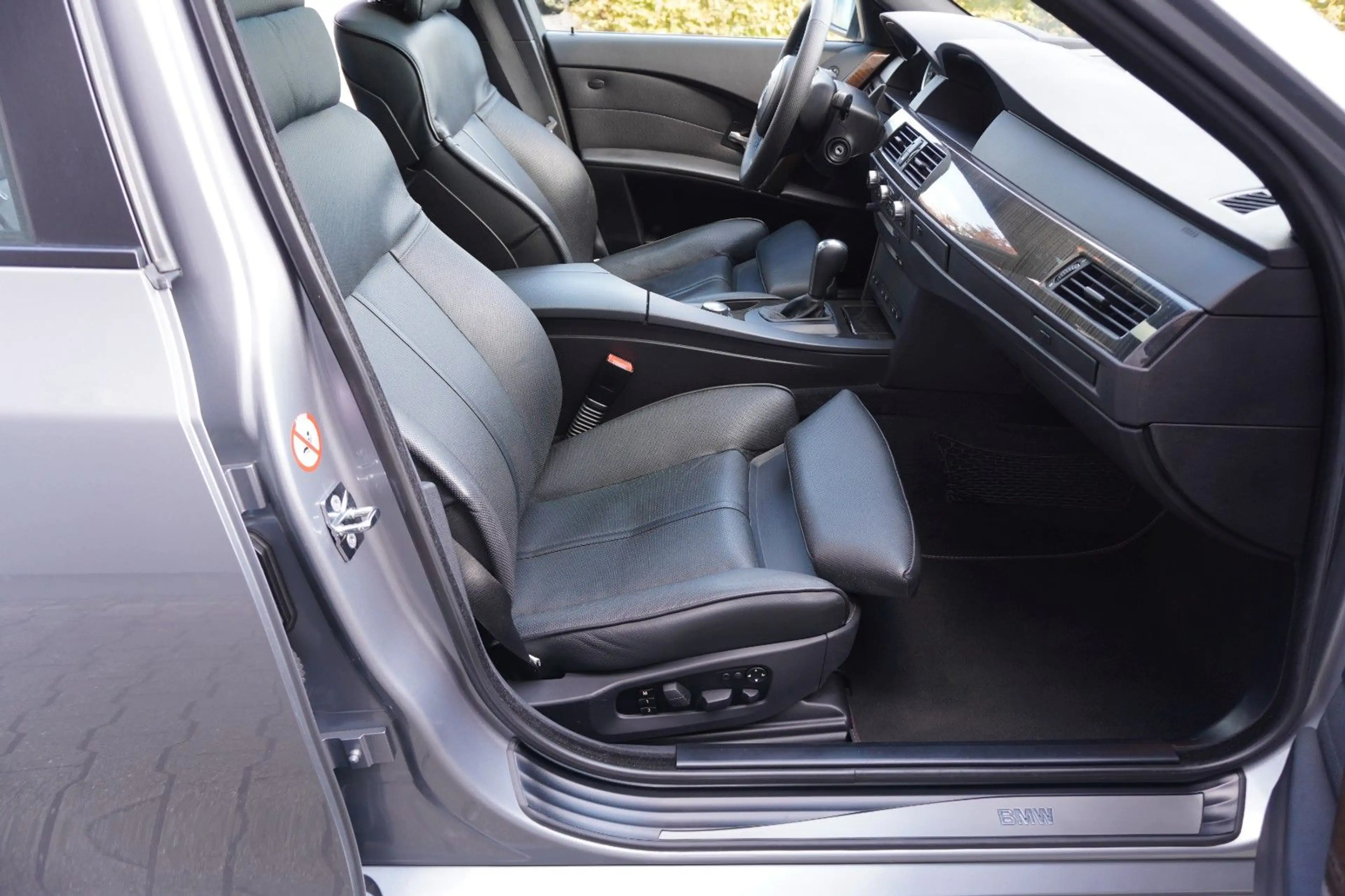 BMW 545 i E60 M-PAKET*19ZOLL*VOLL*Belüft.Einzelstück* — photo 14