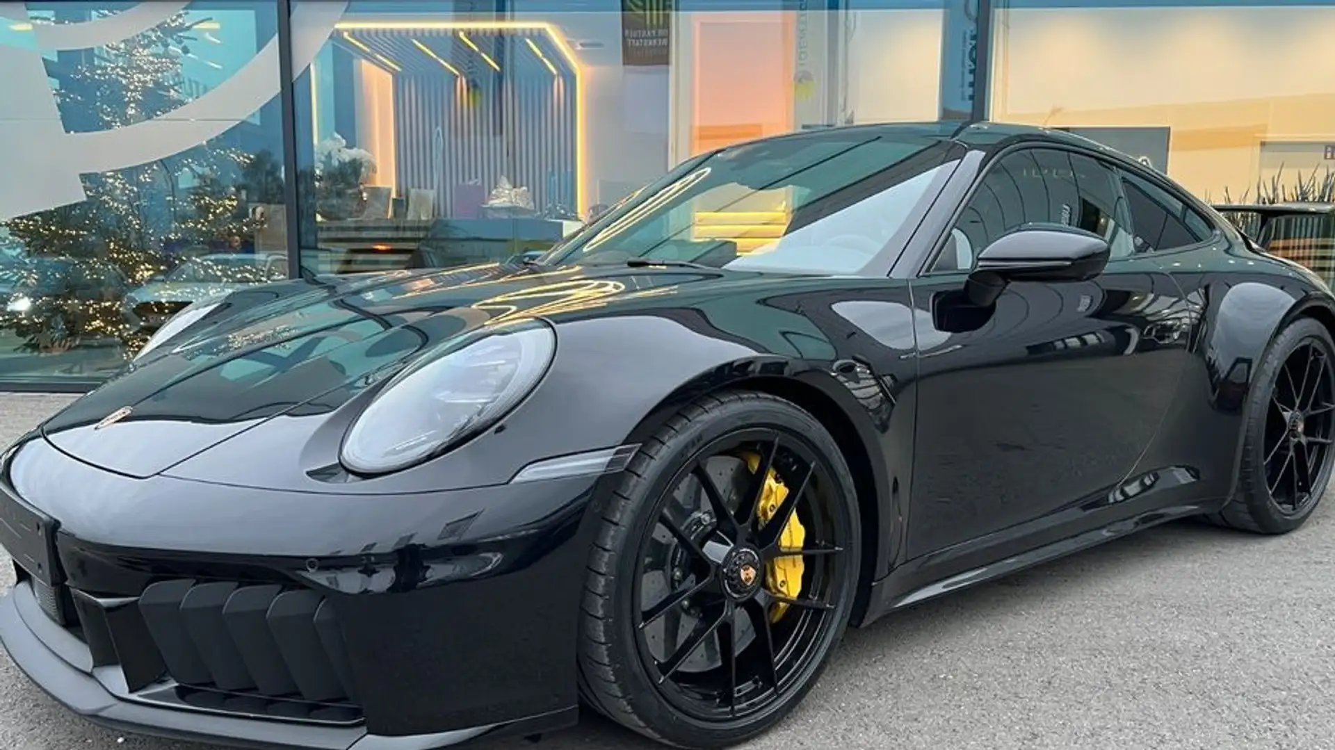 Porsche 992 Targa 4 GTS PDK Negro - 2