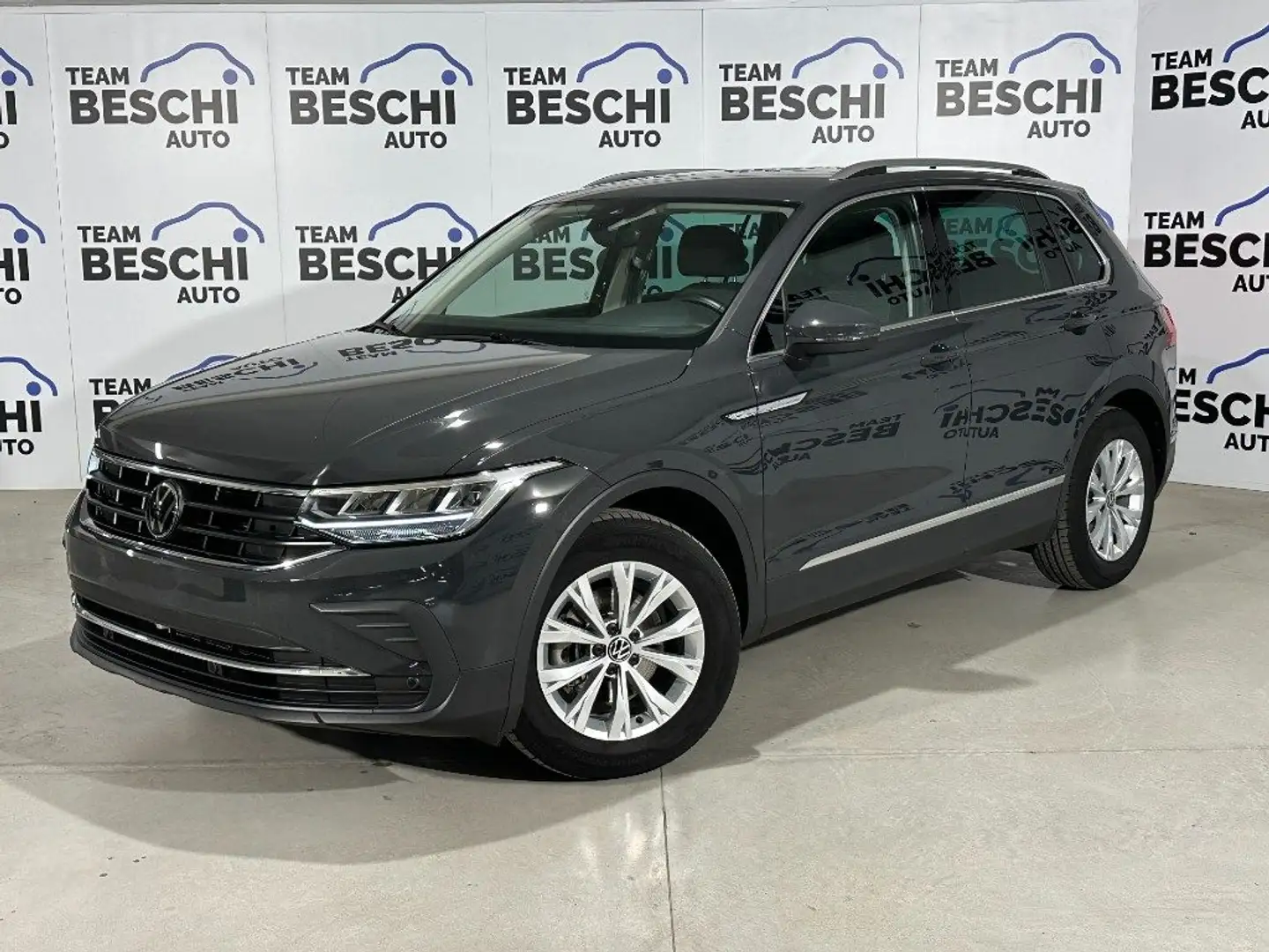 Volkswagen Tiguan 1.5 TSI 150 CV DSG Life Gris - 1
