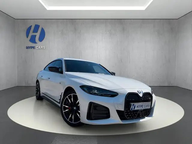 BMW i4 view 3