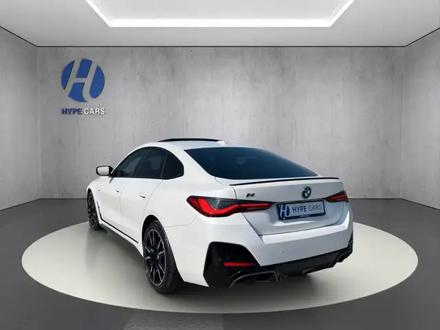 BMW i4 view 5
