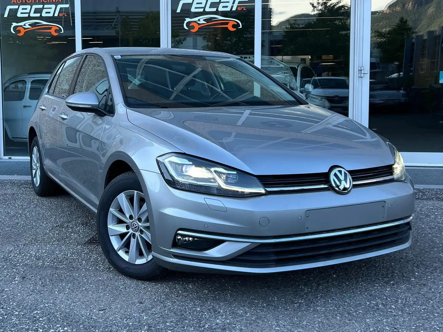 Volkswagen Golf 5p 1.0 tsi Trendline 85cv Grigio - 1