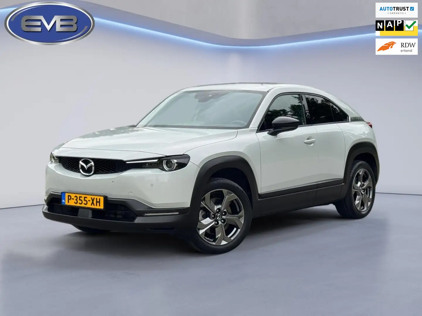Mazda MX-30 E-SkyActiv 145 Luxury 36 kWh, 35000 km, achteruitr Wit - 1