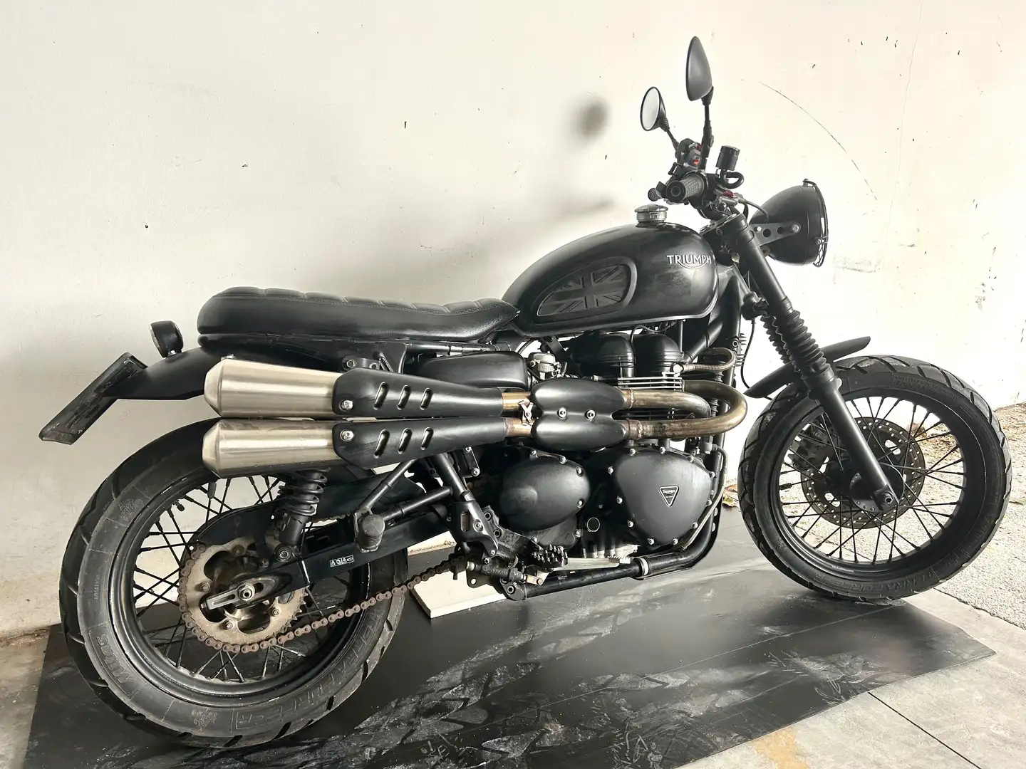 Triumph Scrambler 900 crna - 1