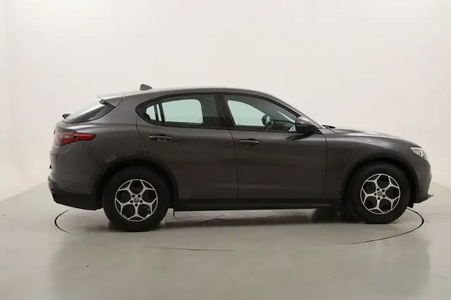 Alfa Romeo Stelvio view 6
