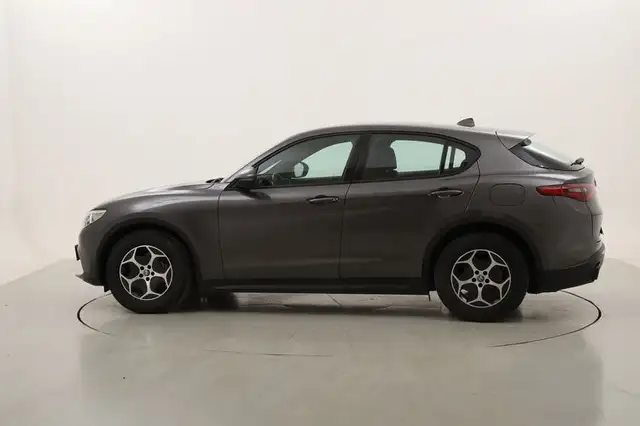 Alfa Romeo Stelvio view 2