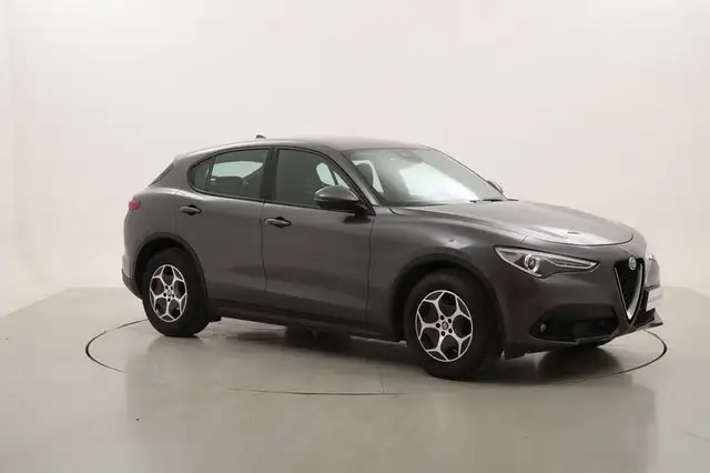 Alfa Romeo Stelvio view 7
