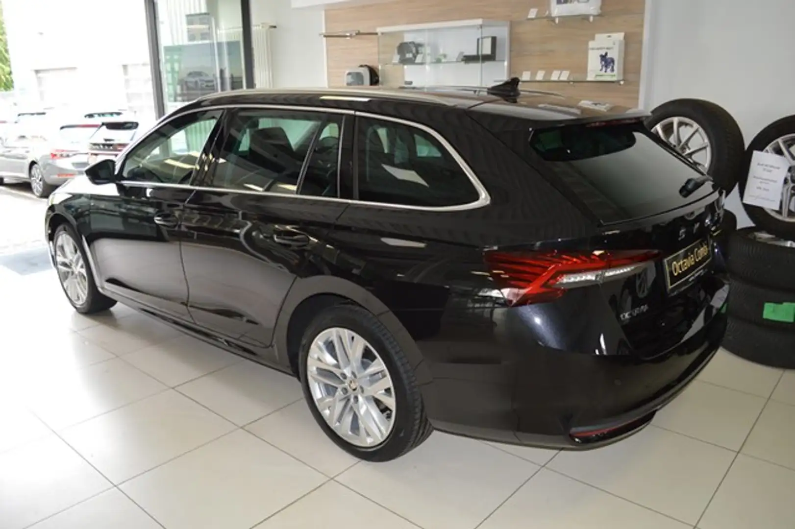 Skoda Octavia Combi Selection 2.0 TDI DSG LED Navi Anhängerku... Black - 2