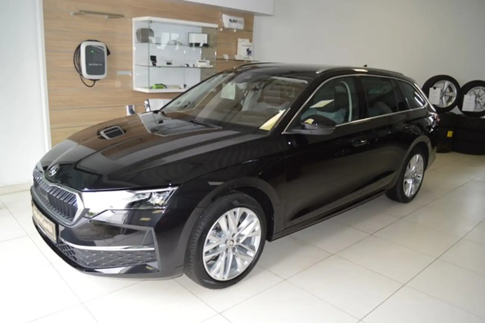 Skoda Octavia Combi Selection 2.0 TDI DSG LED Navi Anhängerku... Black - 1