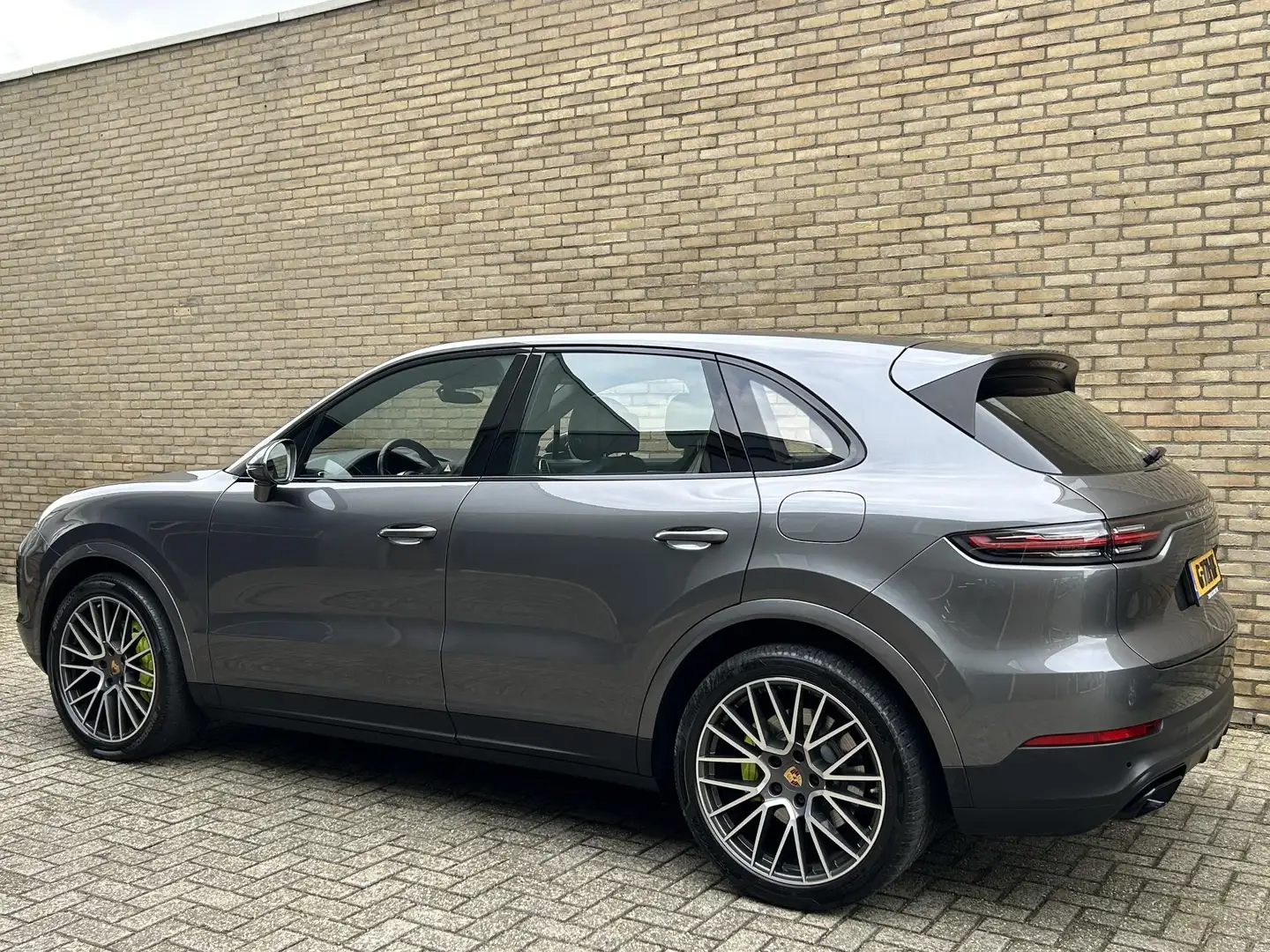 Porsche Cayenne 3.0 E-Hybrid 462pk | LED-matrix | Adaptieve cruise Gris - 2