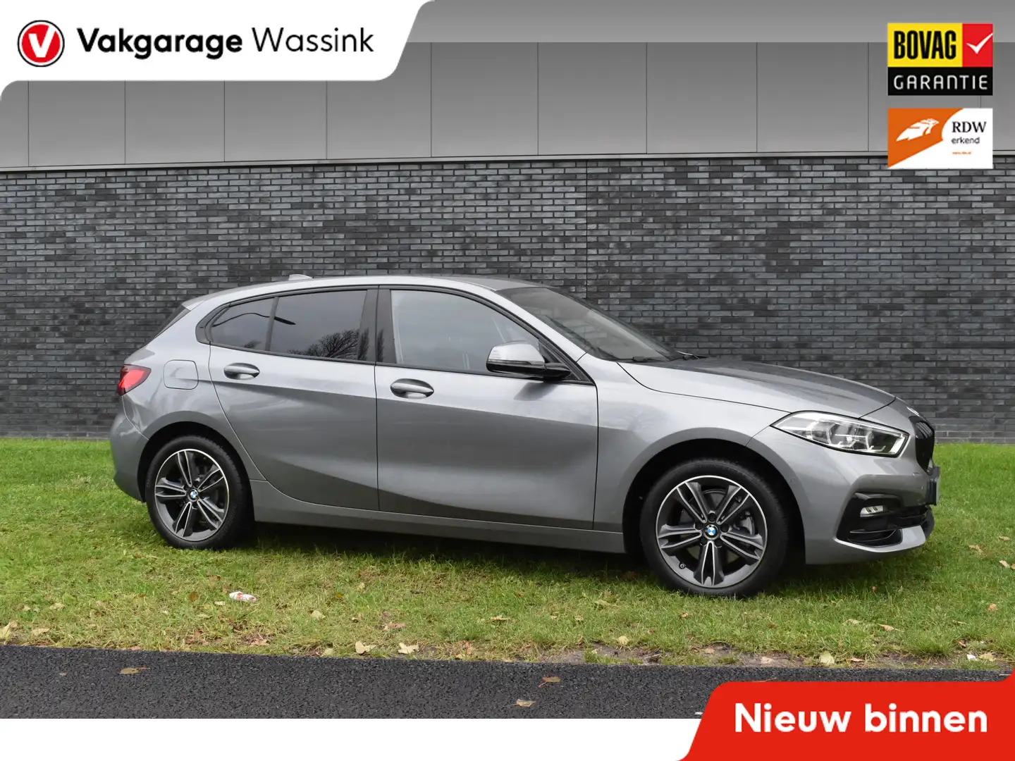 BMW 118 1-serie 118i Sport Line 1.5 100kW Automaat/Navigat Zilver - 1