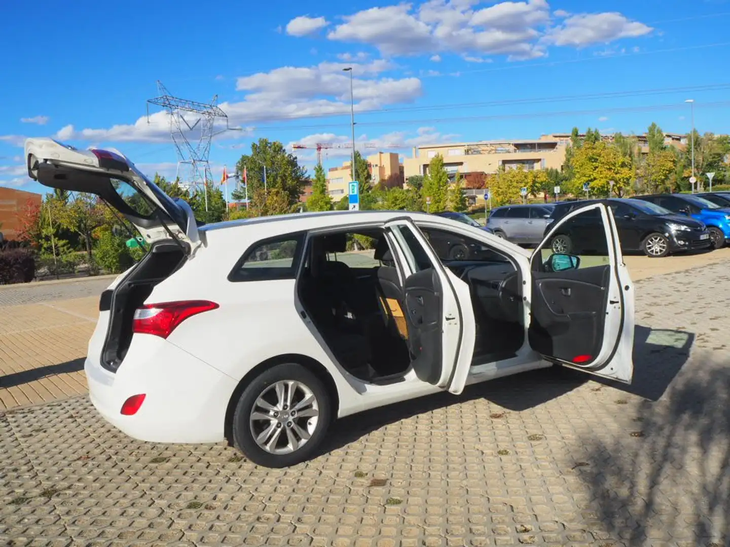 Hyundai i30 i30 CW 1.6CRDI Comfort GLS Comfort GLS Blanco - 2